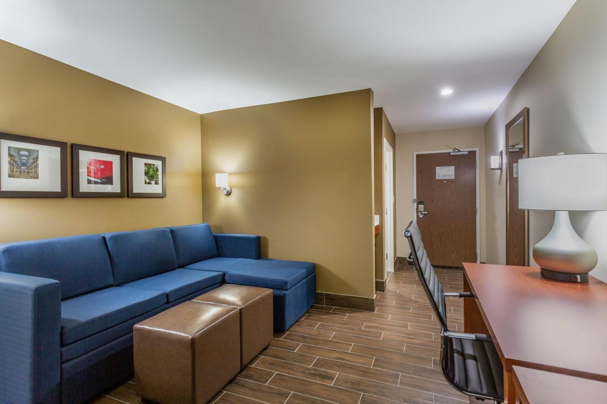 Queen Suite with Two Queen Beds and Sofa Bed - Disability Access
