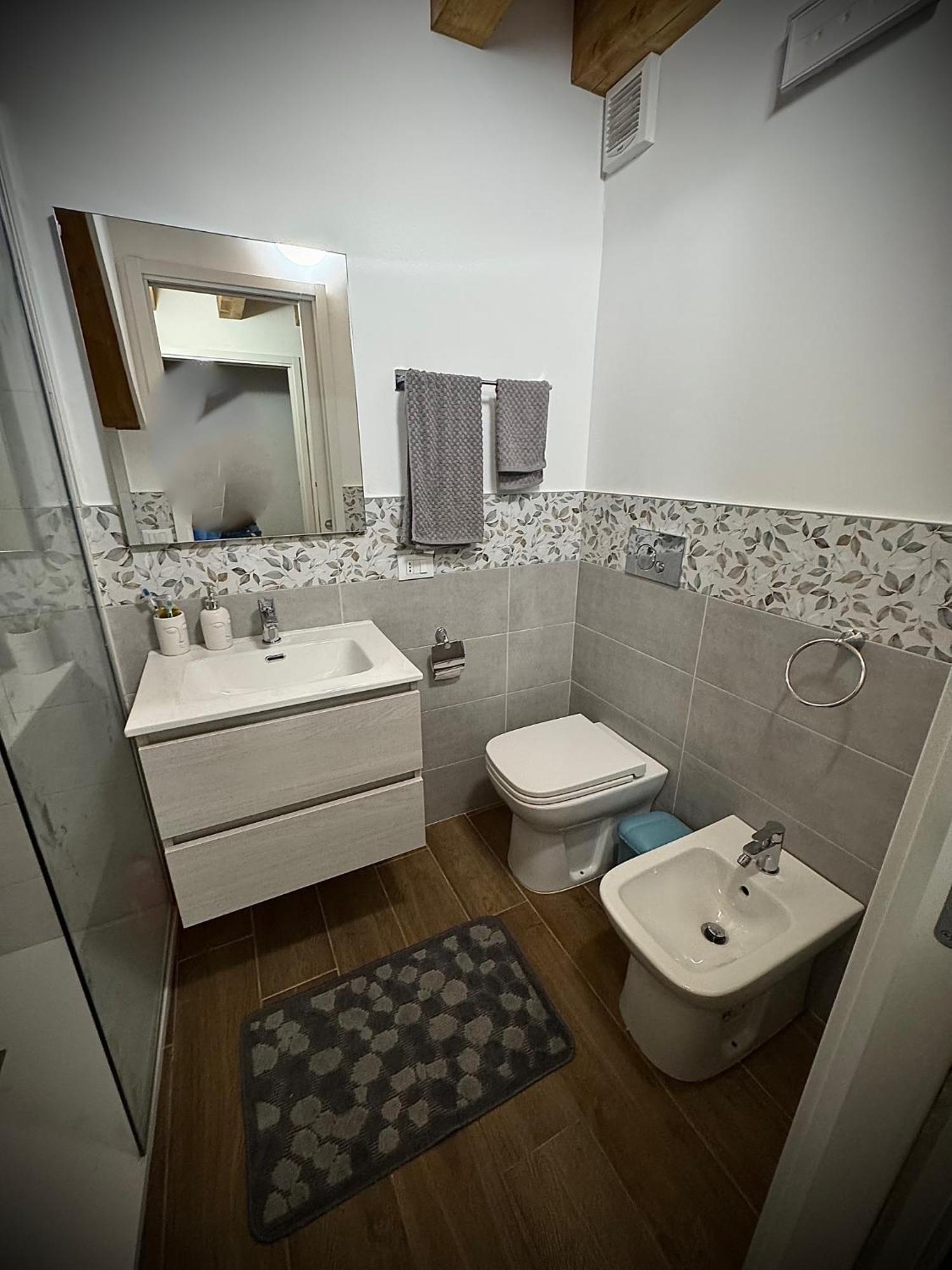 Double Room Private Bathroom,1665624762:JPEG