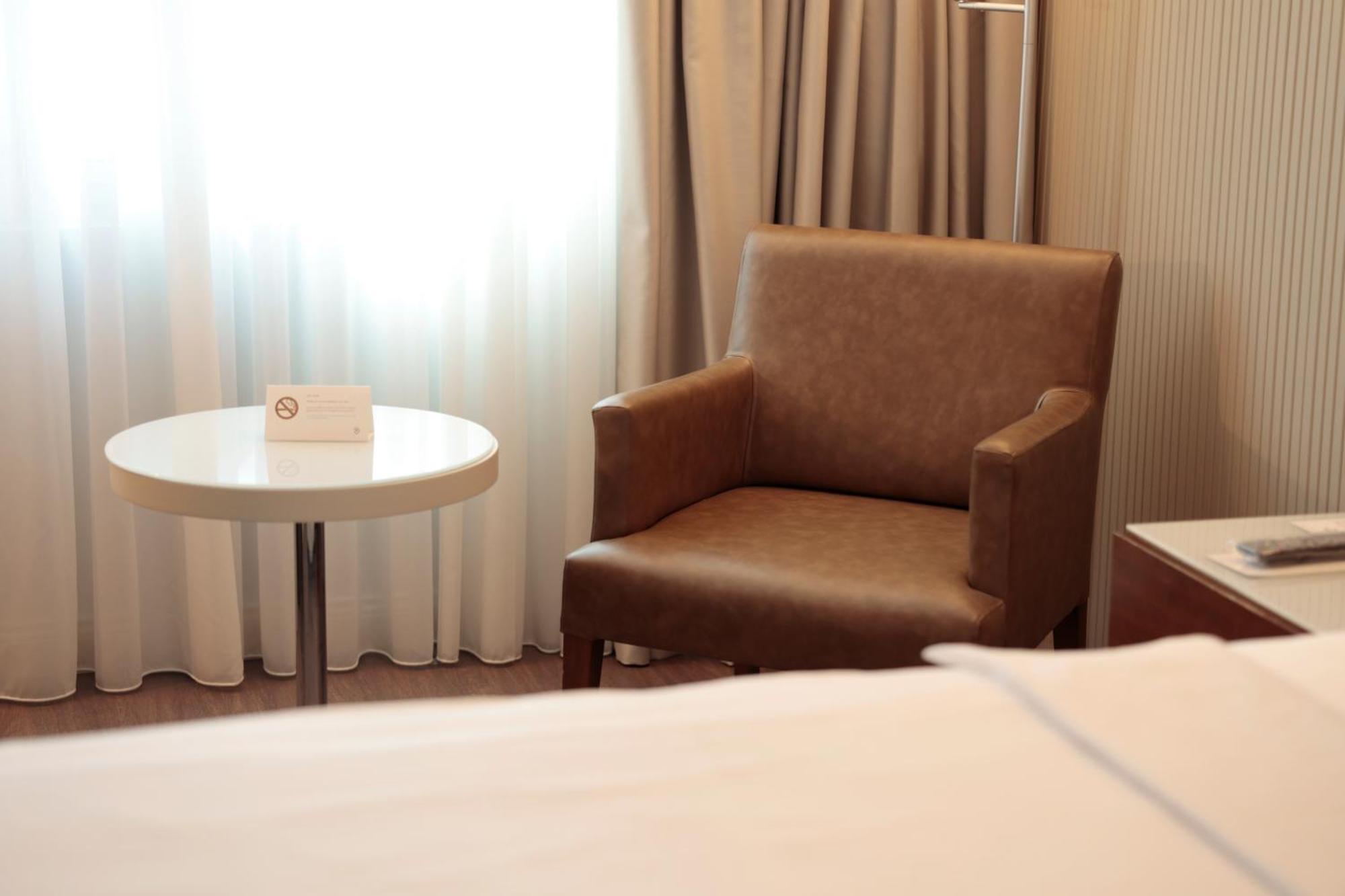 Deluxe King Room Spa Access