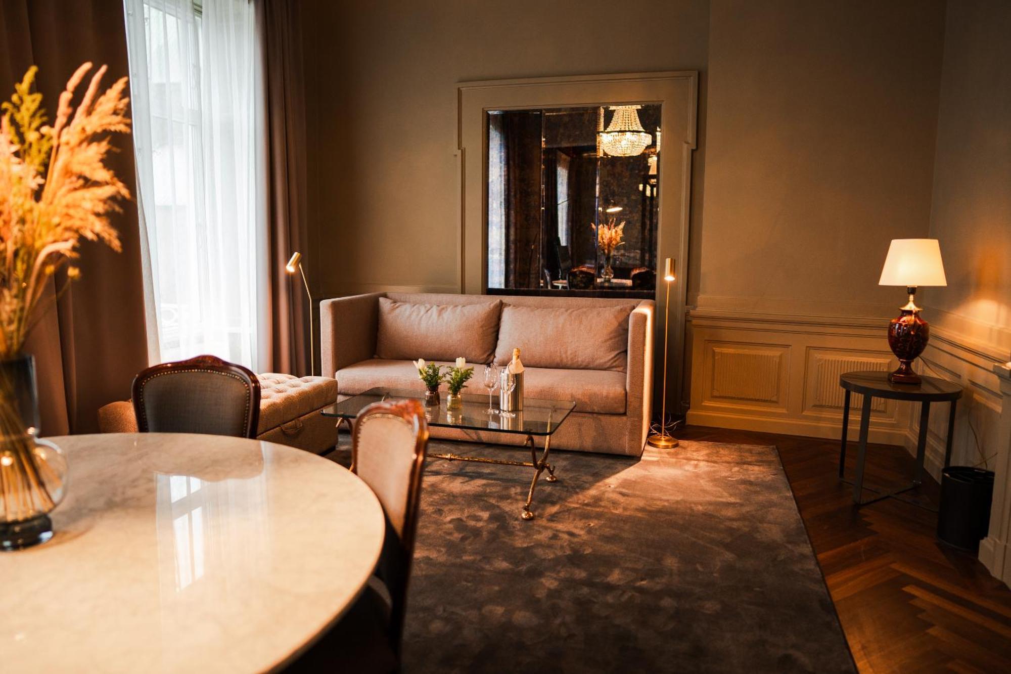 Rosen Suite