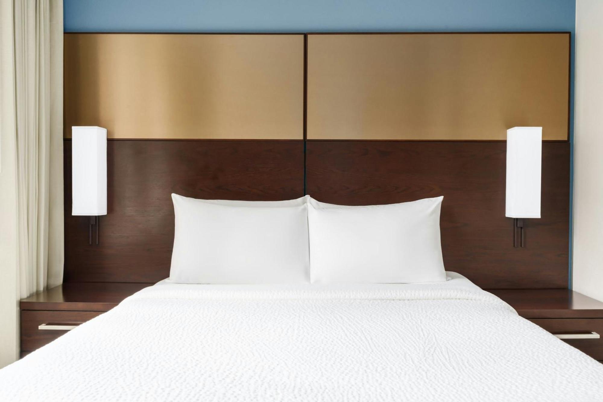 One-Bedroom Queen Suite
