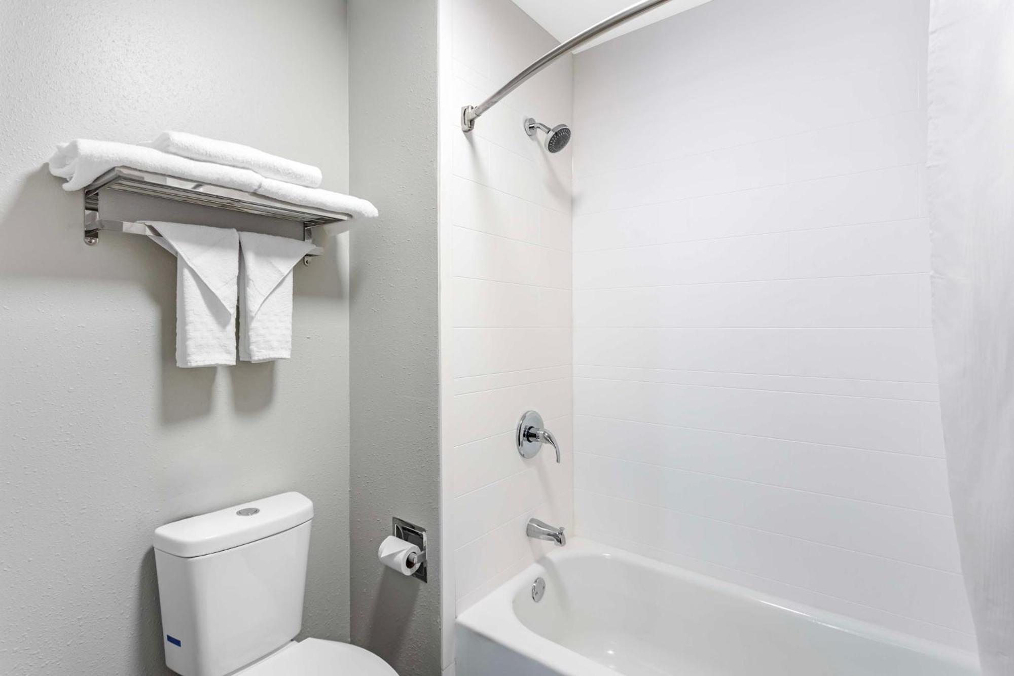 Queen Room Two Queen Beds Pet-Friendly or Non-Smoking