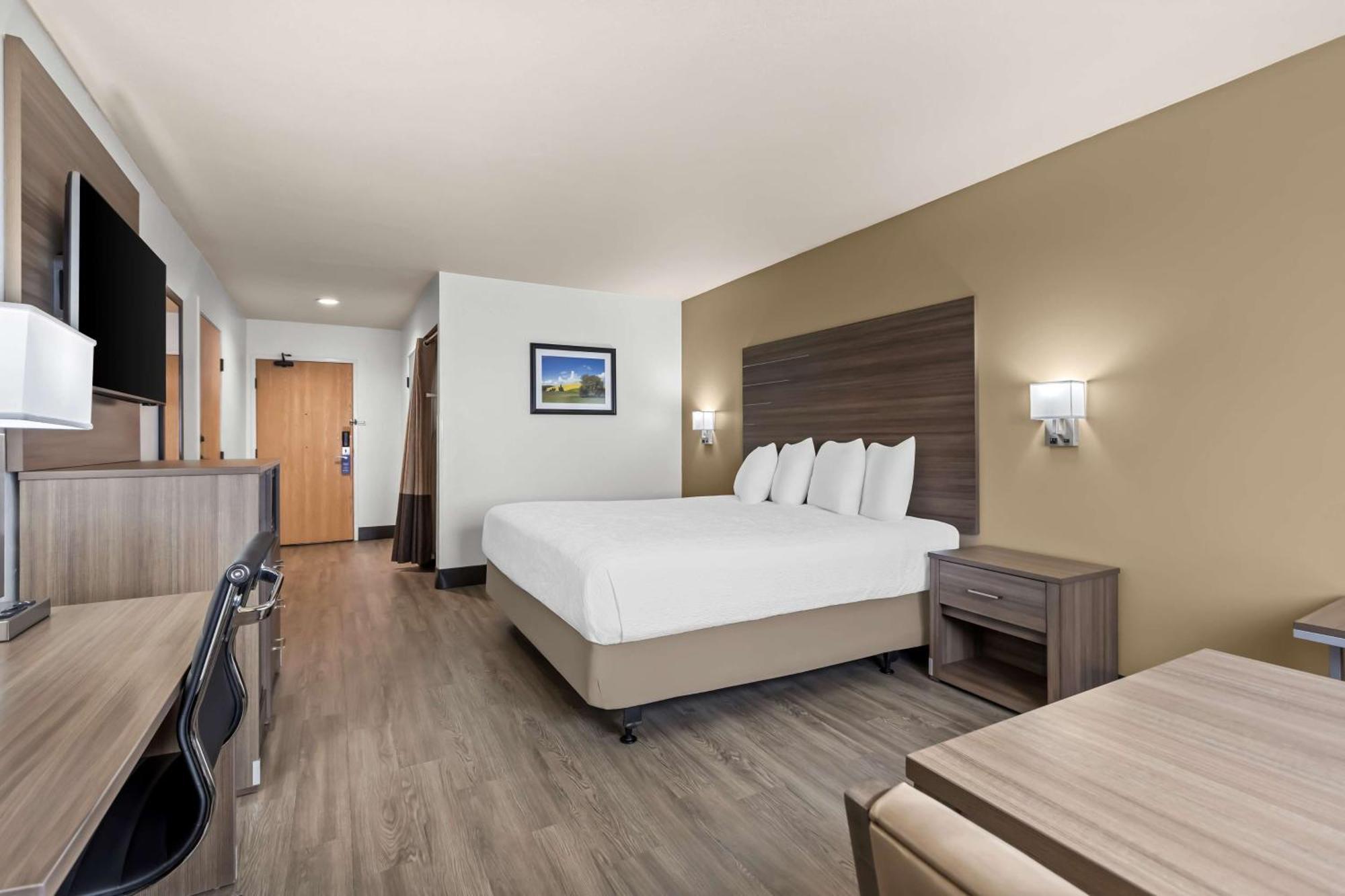 King Room Bath Tub Disability Access or Non-Smoking