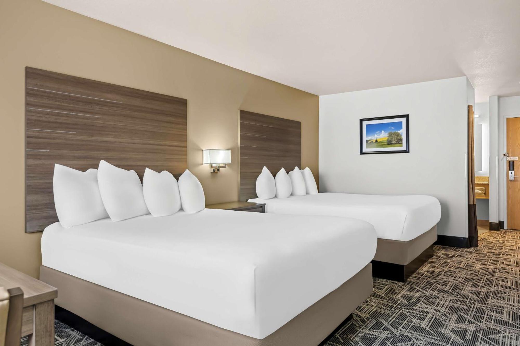 Queen Room Two Queen Beds Non-Smoking