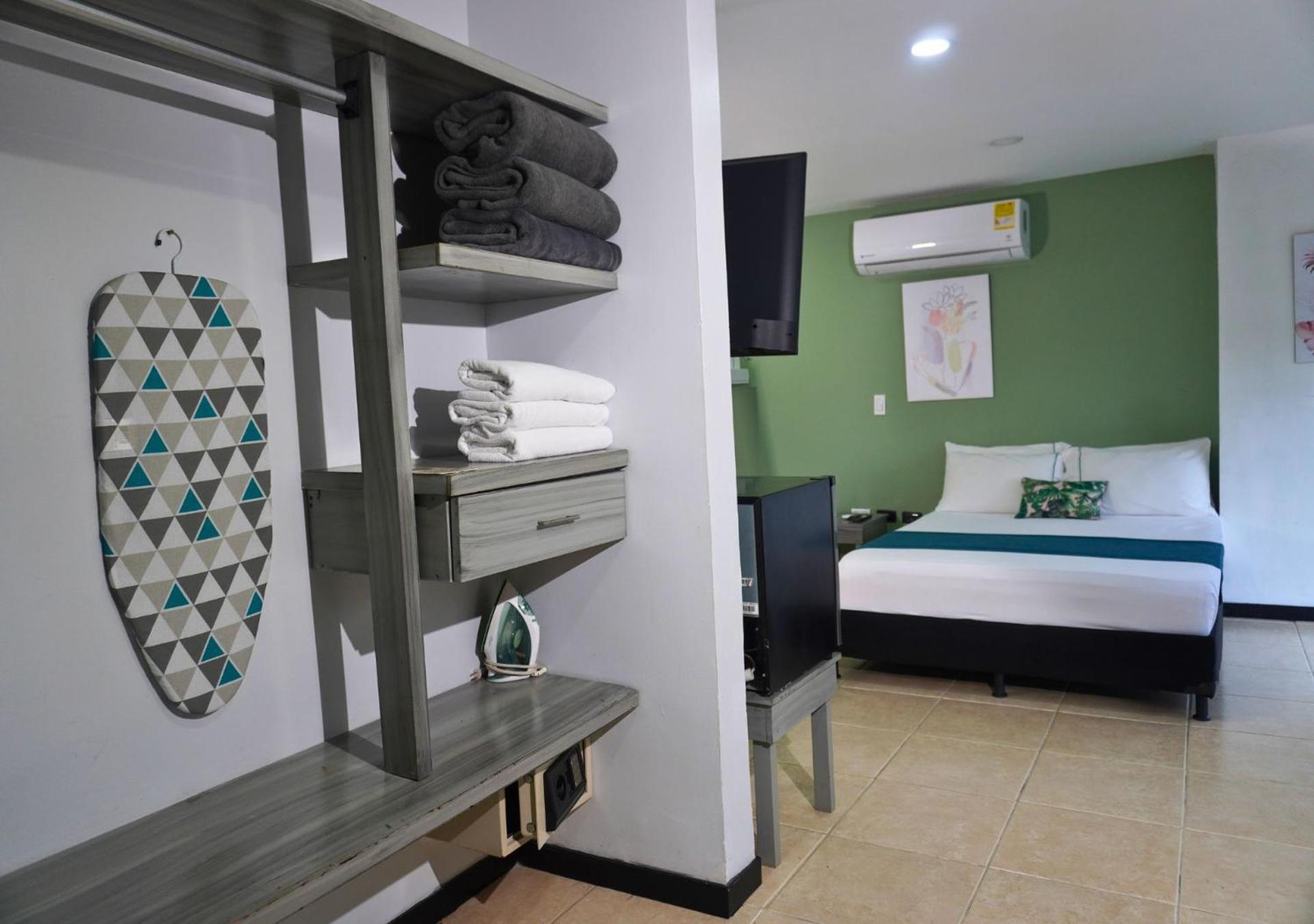 Family Room Private Bathroom