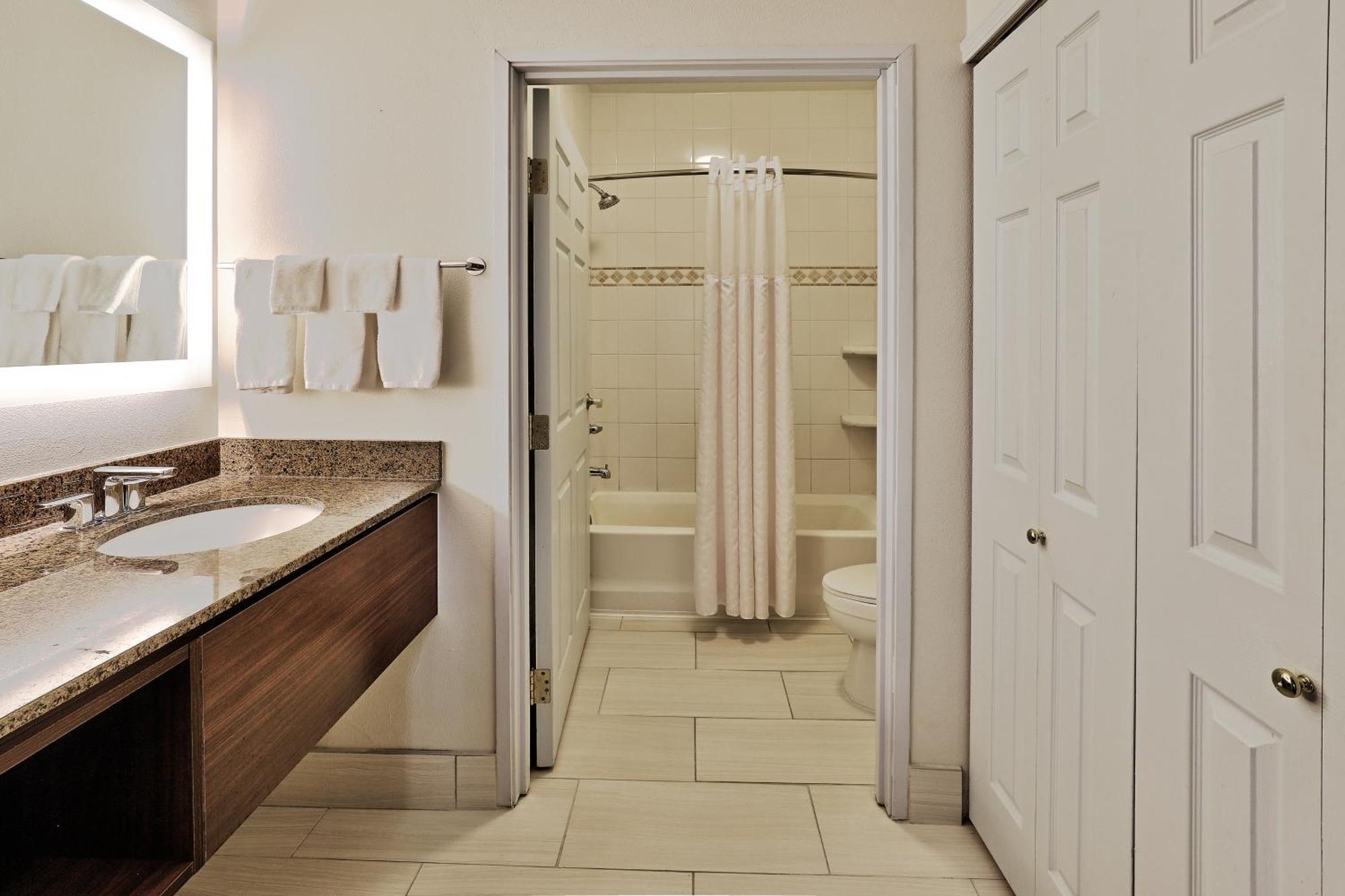 One-Bedroom King Suite