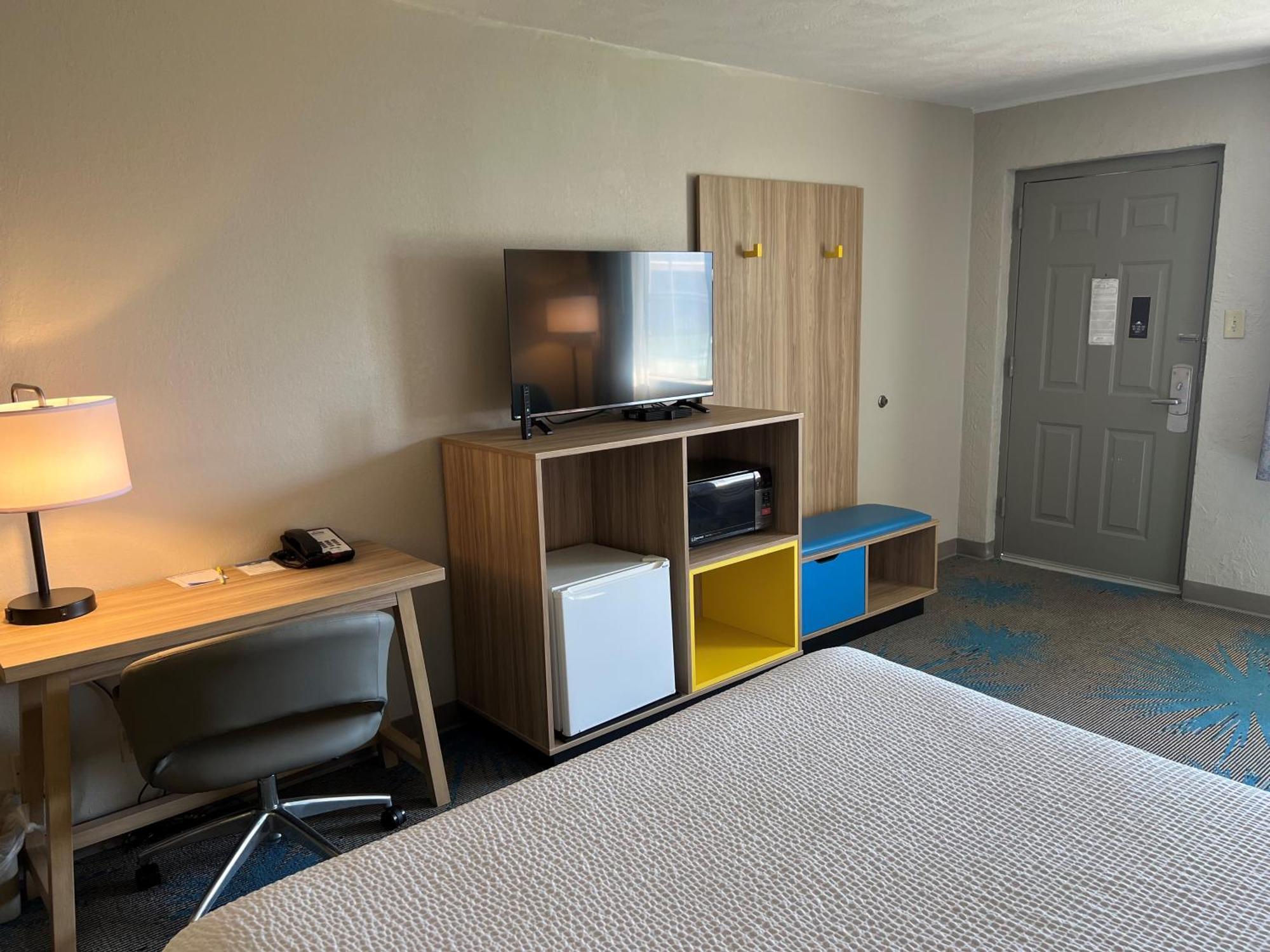 Queen Room Non-Smoking