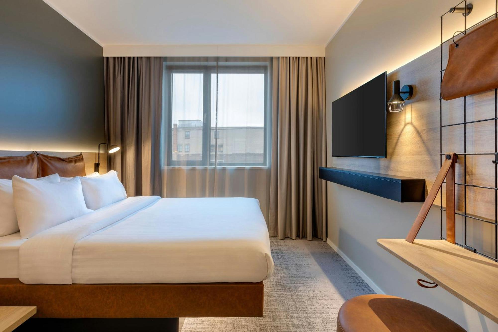 Moxy Queen Sleeper 20 Room