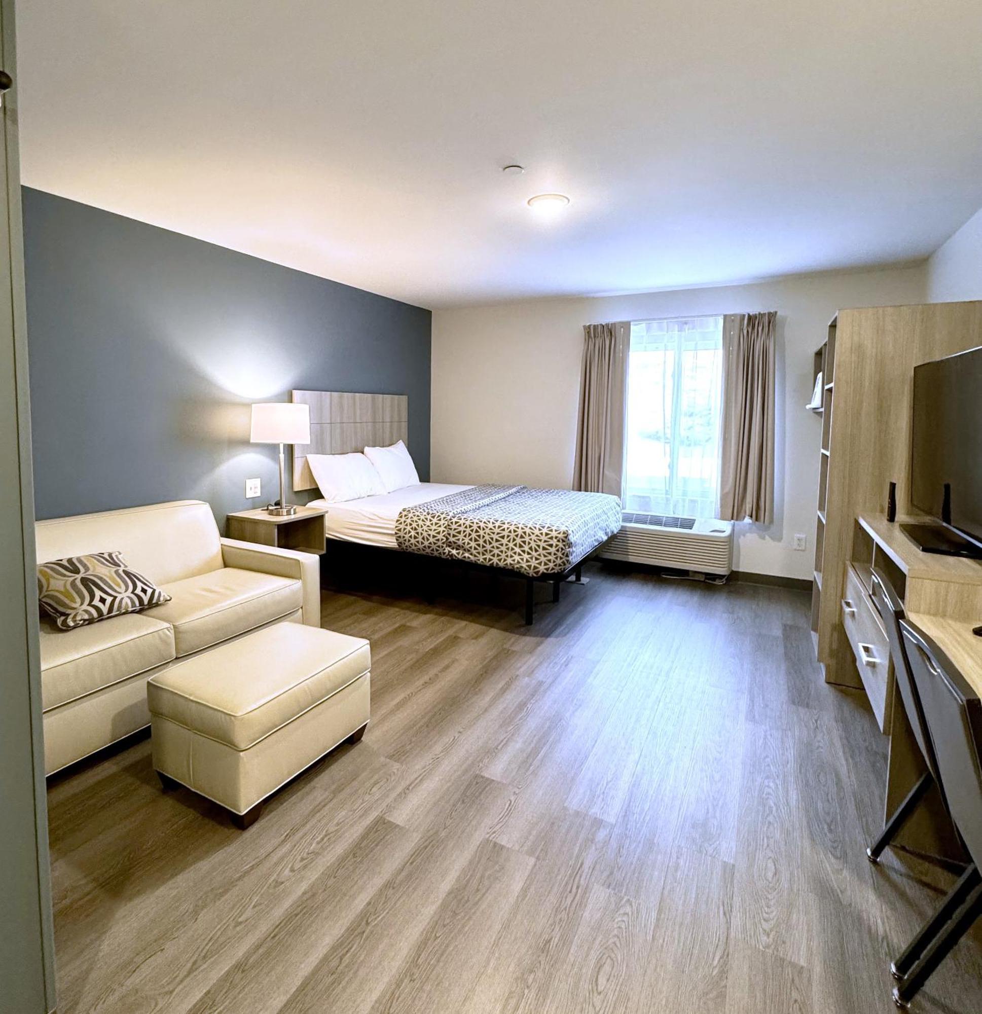QUEEN SUITE SOFA ACCESSIBLE