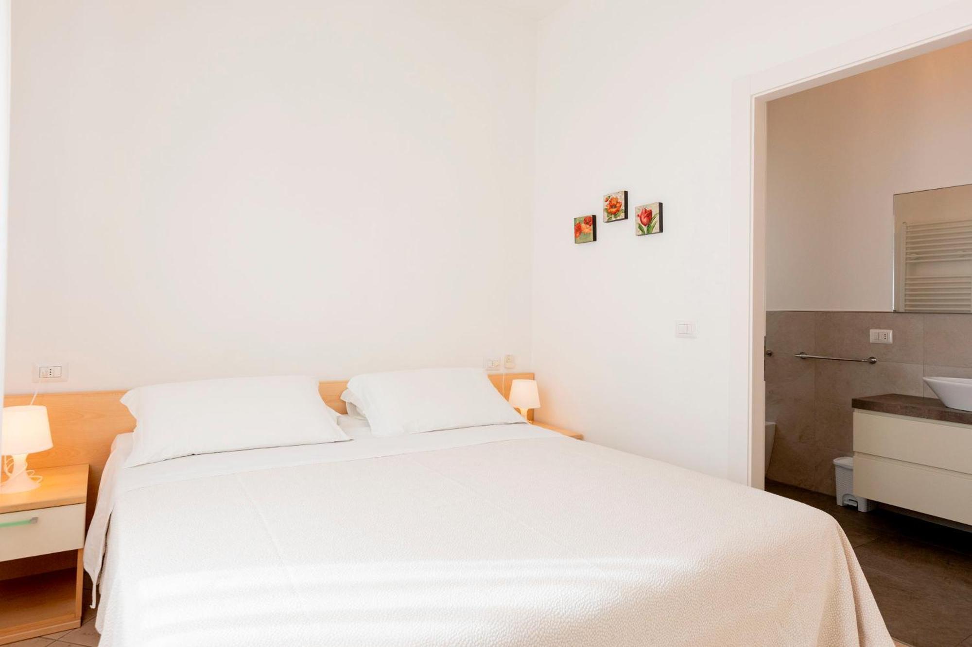 Classic One-Bedroom Apartment King Bed
