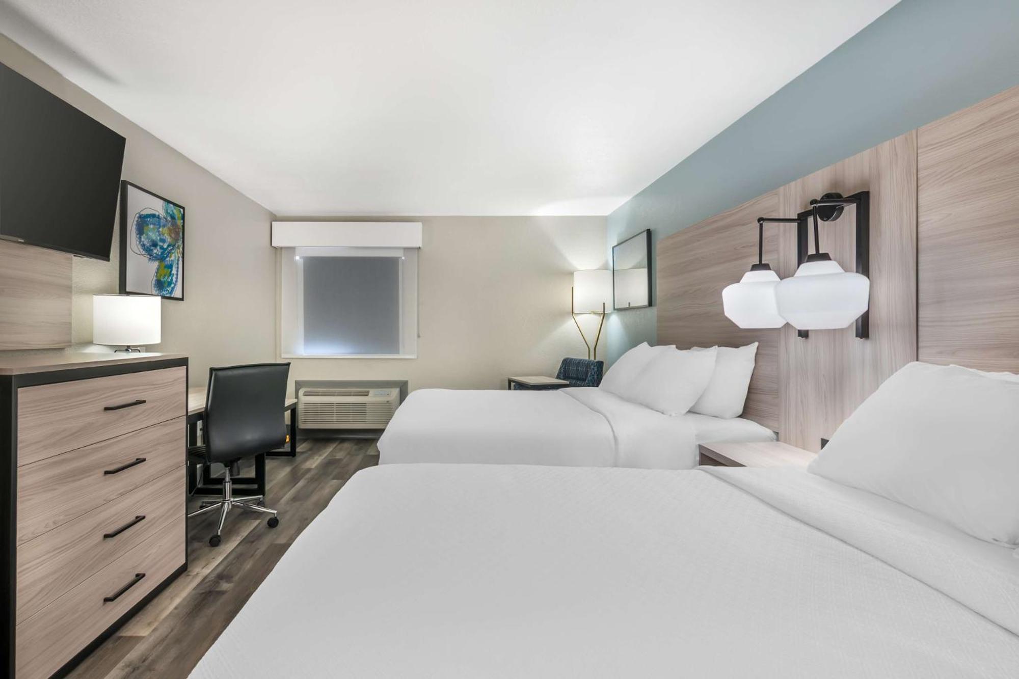 Queen Room Two Queen Beds Non-Smoking
