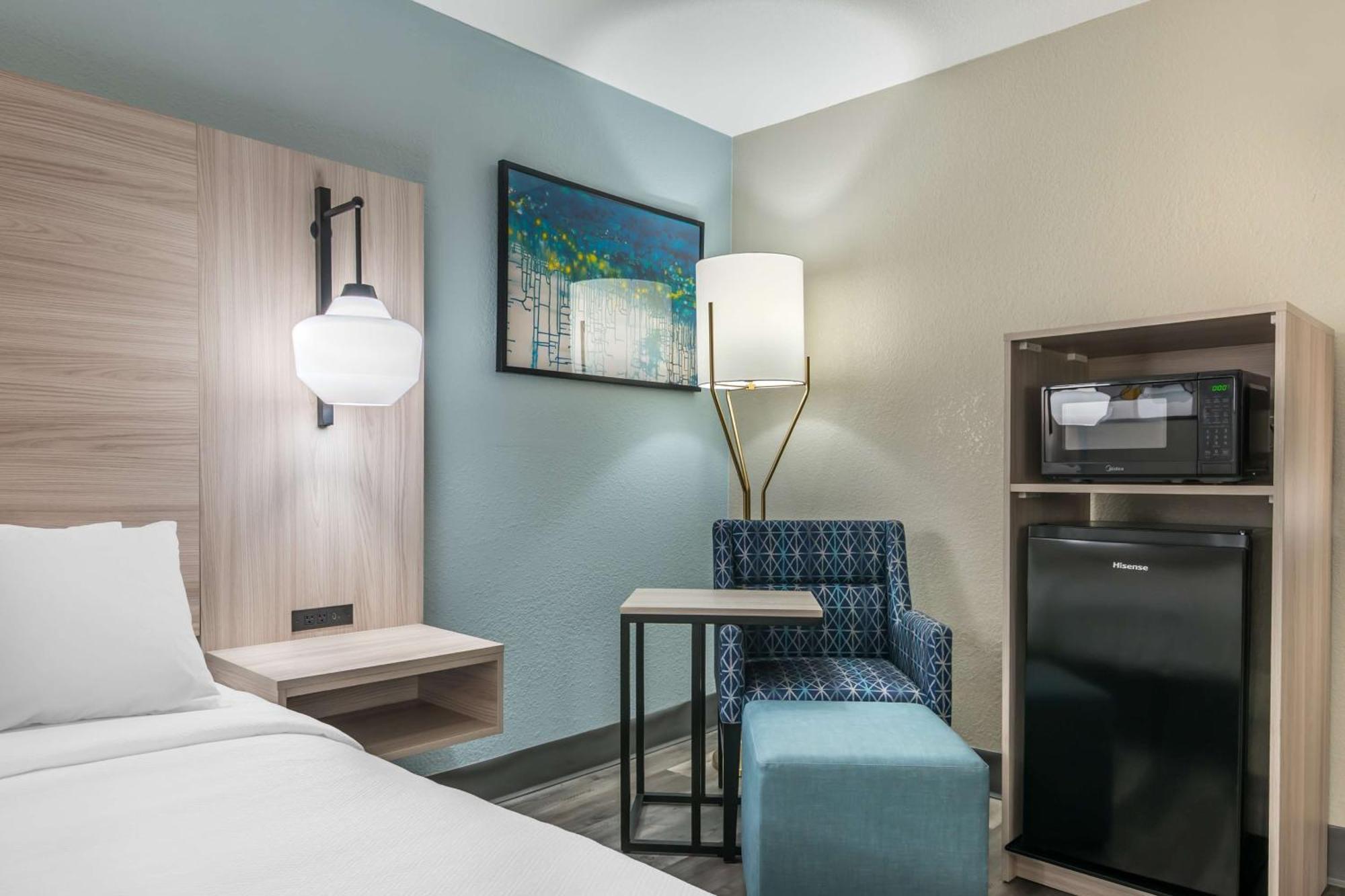 Queen Room Walk Shower Disability Access or Non-Smoking