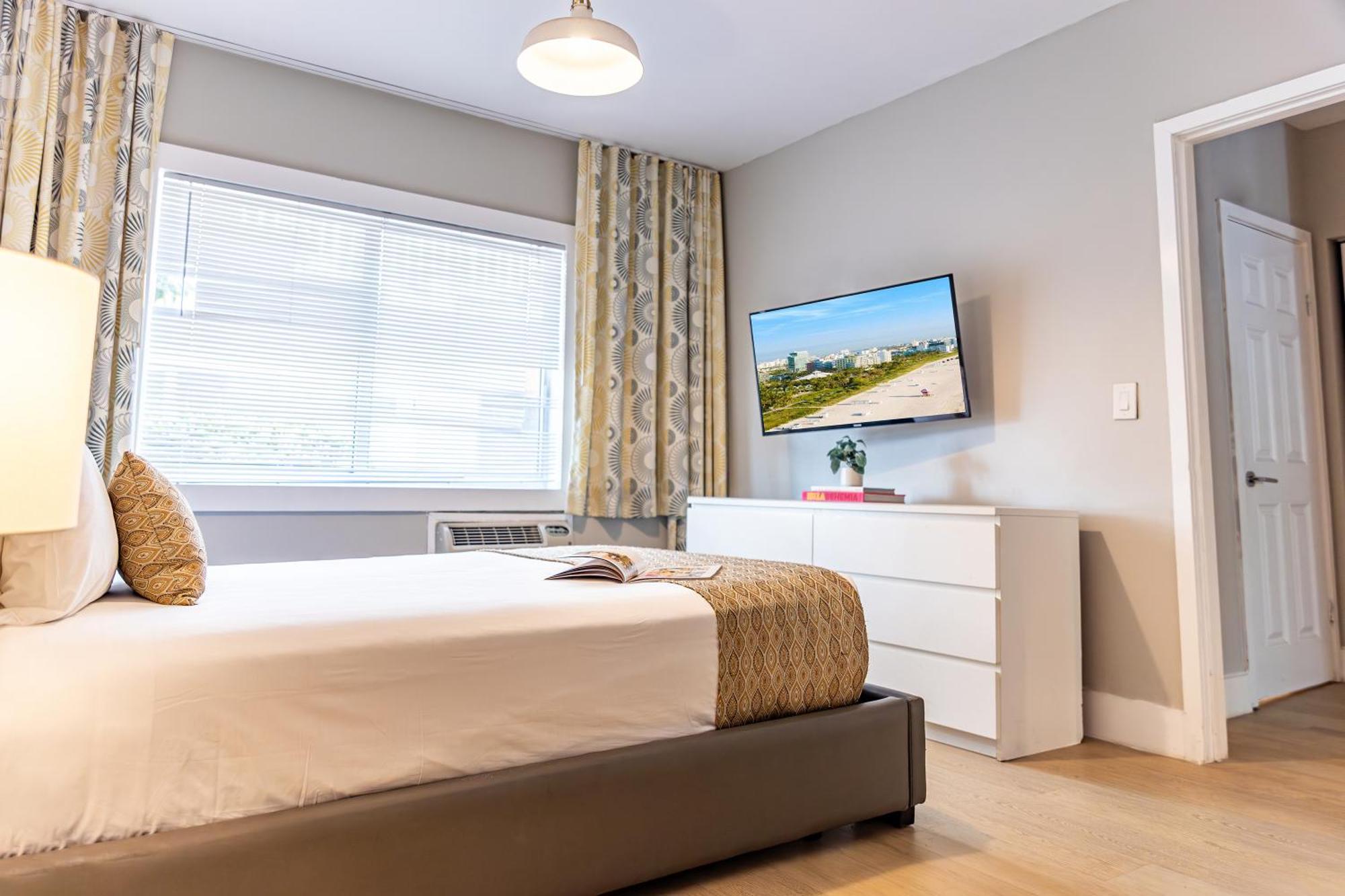 One Bedroom Queen Suite