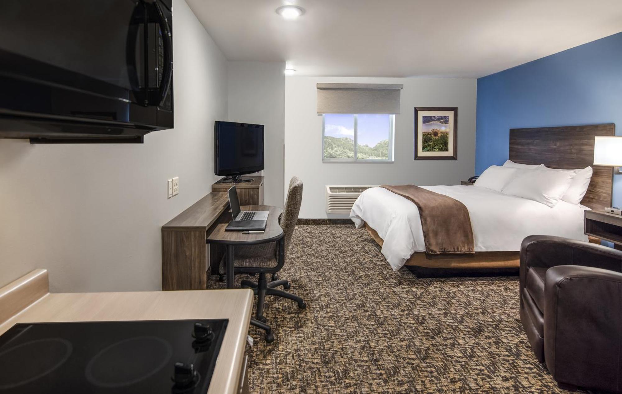 Queen Room - Hearing & Mobility Accessible - Roll In Shower
