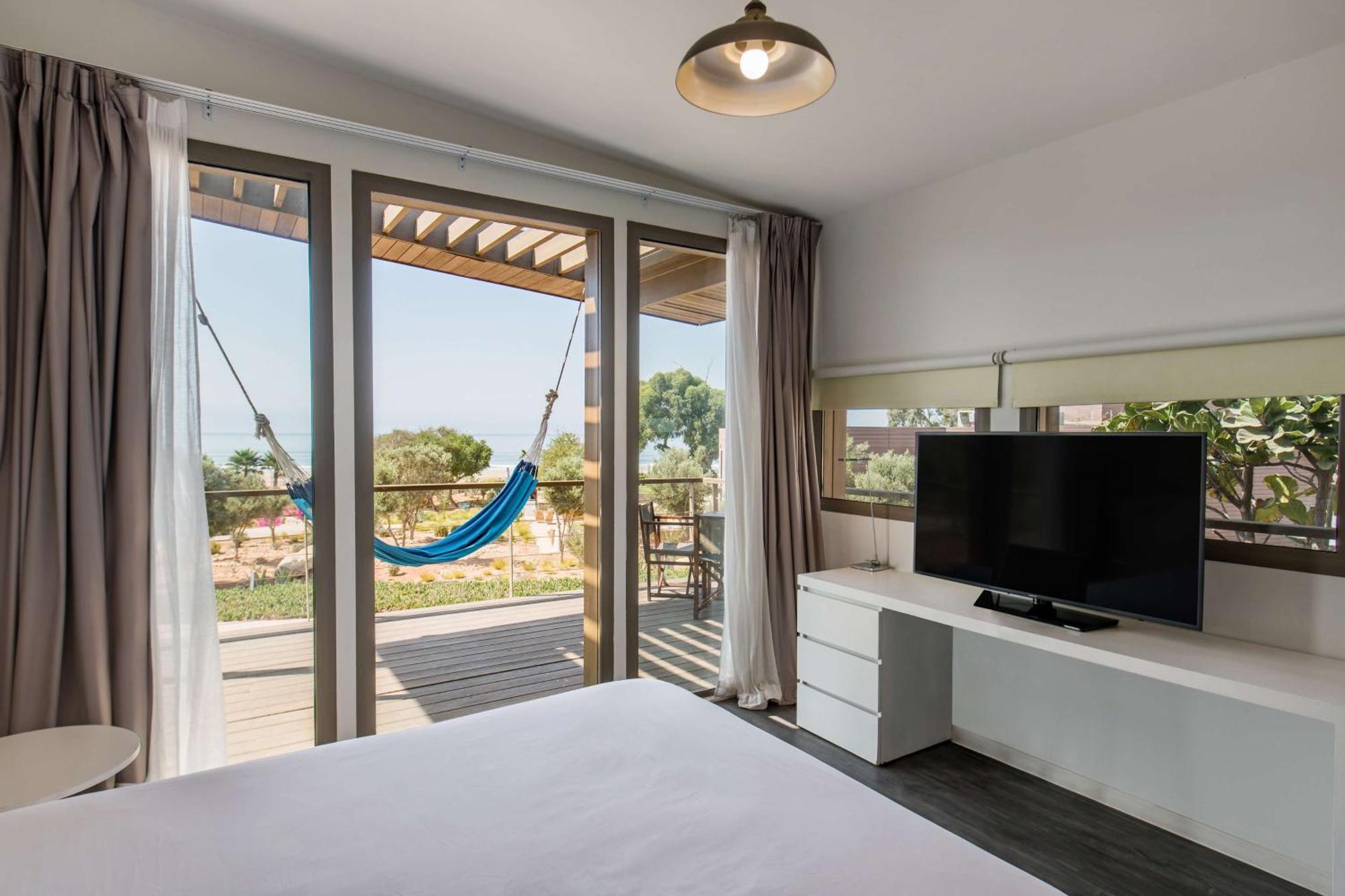 Bungalow with Garden View and Terrace