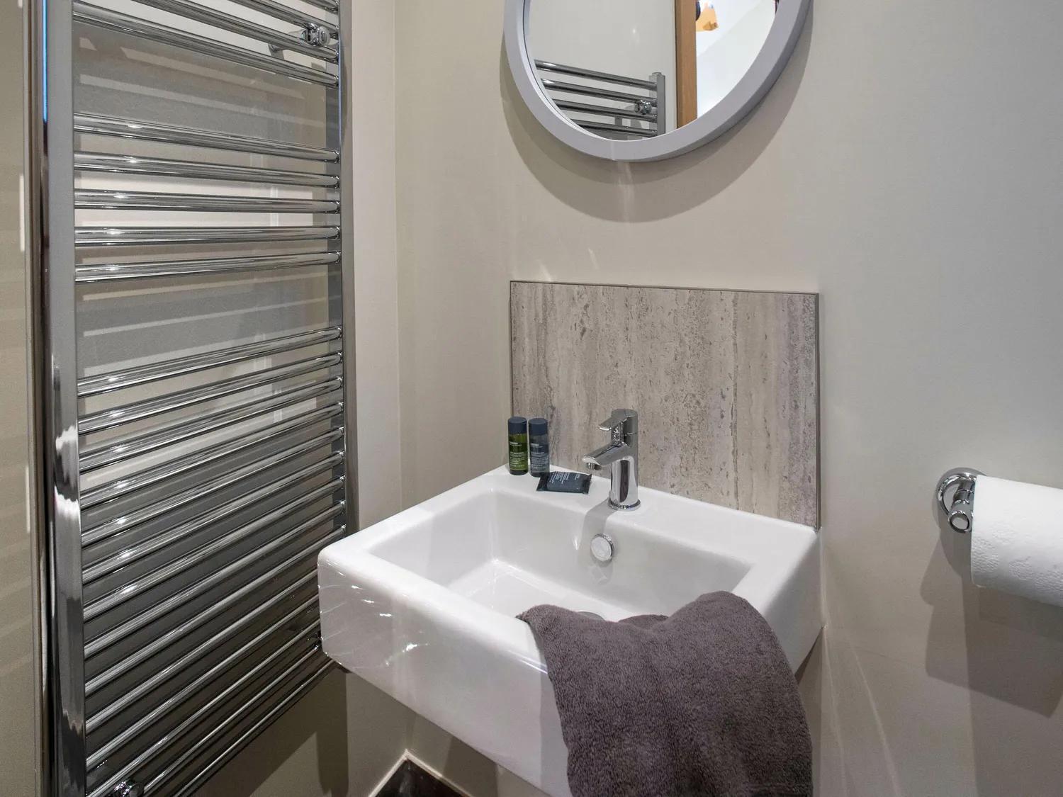 Silver Birch Compact Cabin (pet-friendly)