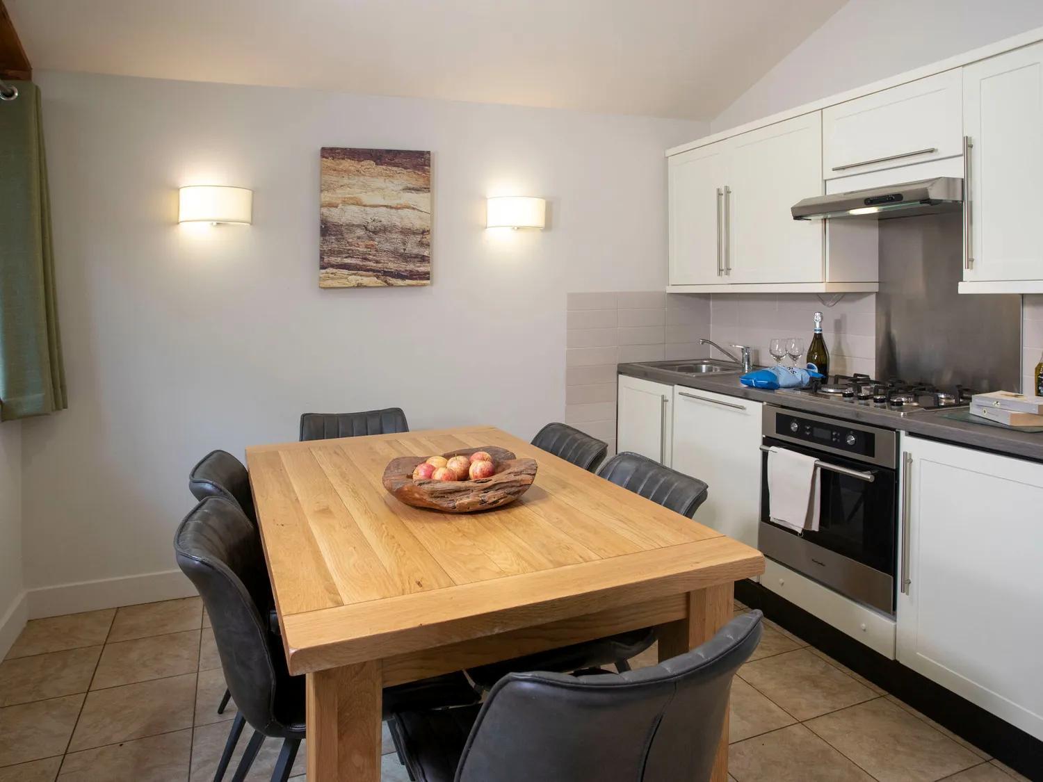 Silver Birch Cabin (pet-friendly)