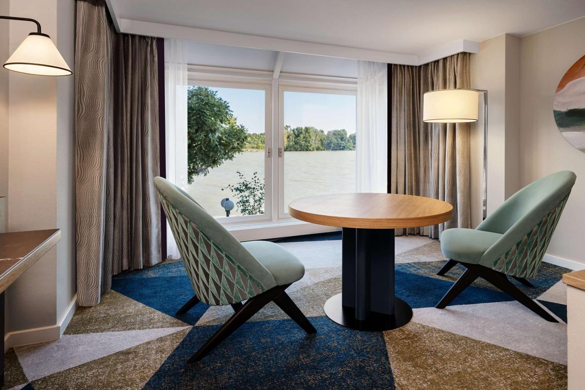 Habitación Deluxe con 2 camas grandes y vistas al paseo marítimo