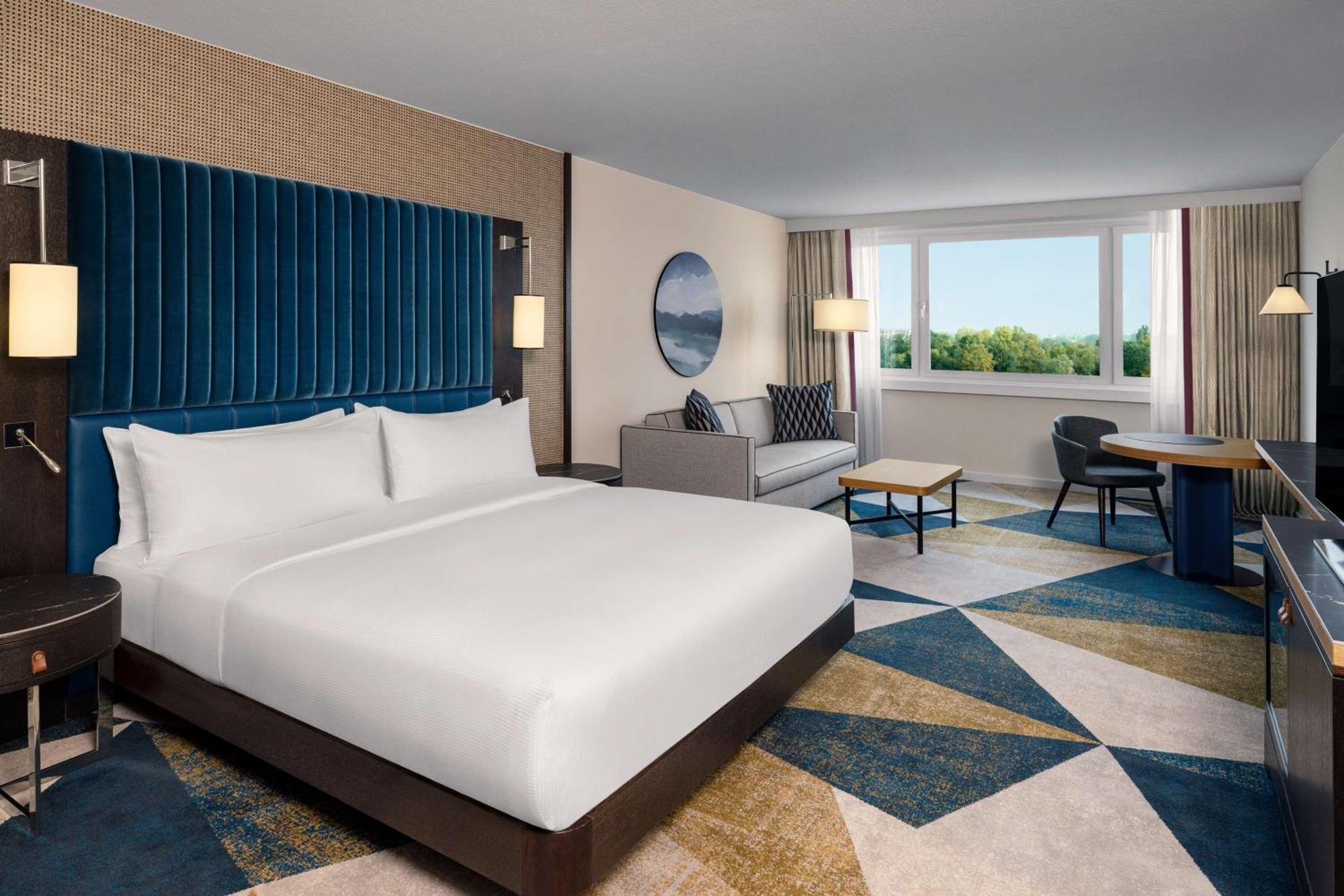 Waterfront King Room Sofa Bed