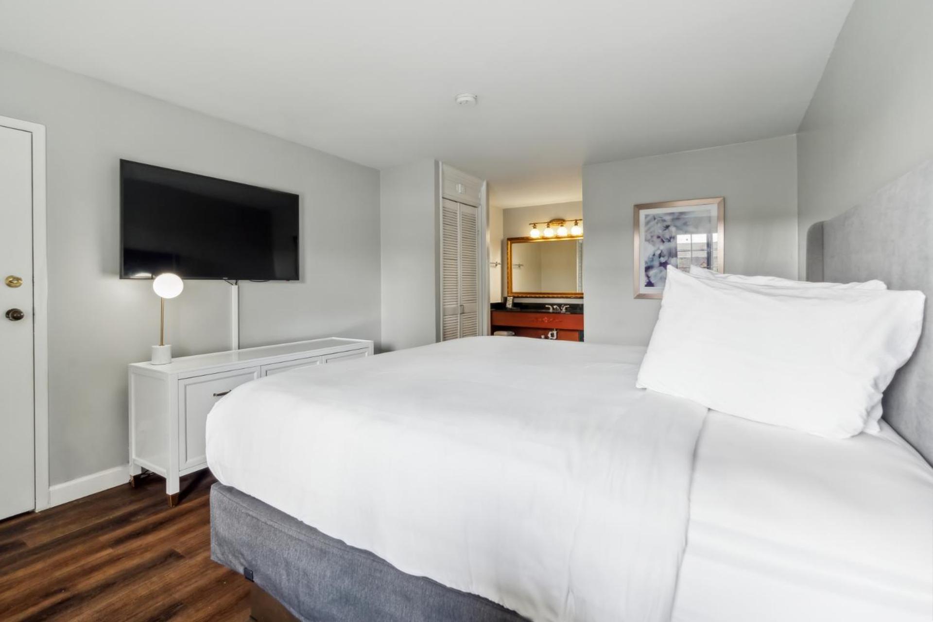 Standard King Room