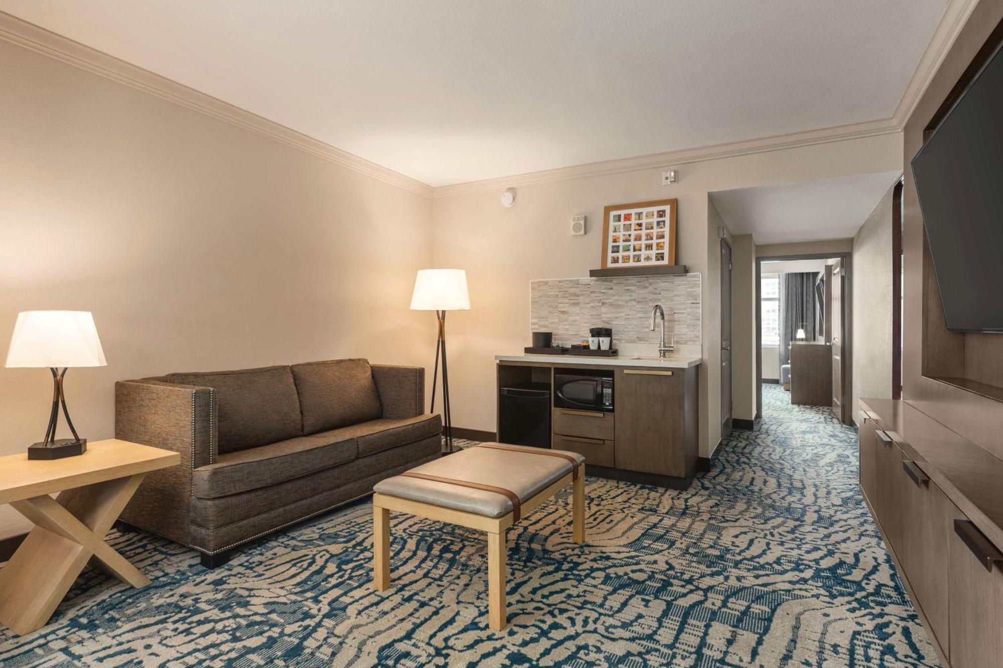 King Corner Suite Hearing Accessible