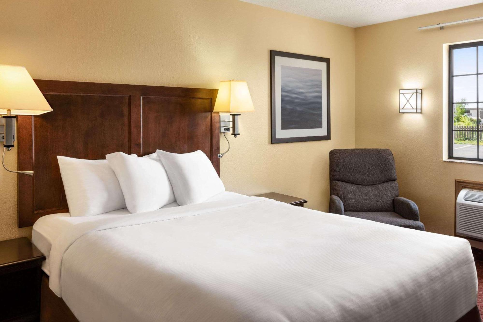 King Suite Jetted Tub Non-Smoking
