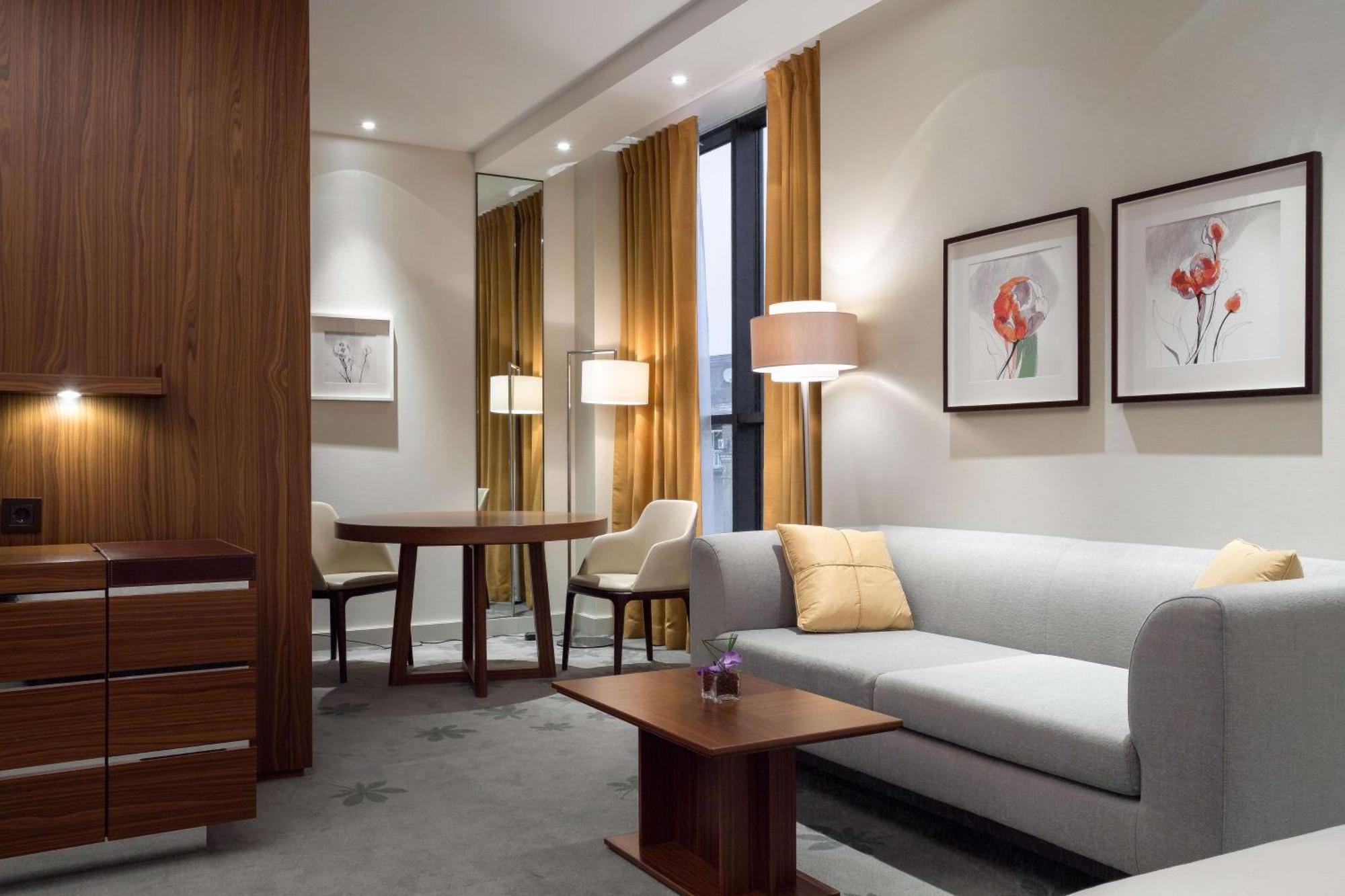 Executive Premium King Room Lounge Access
