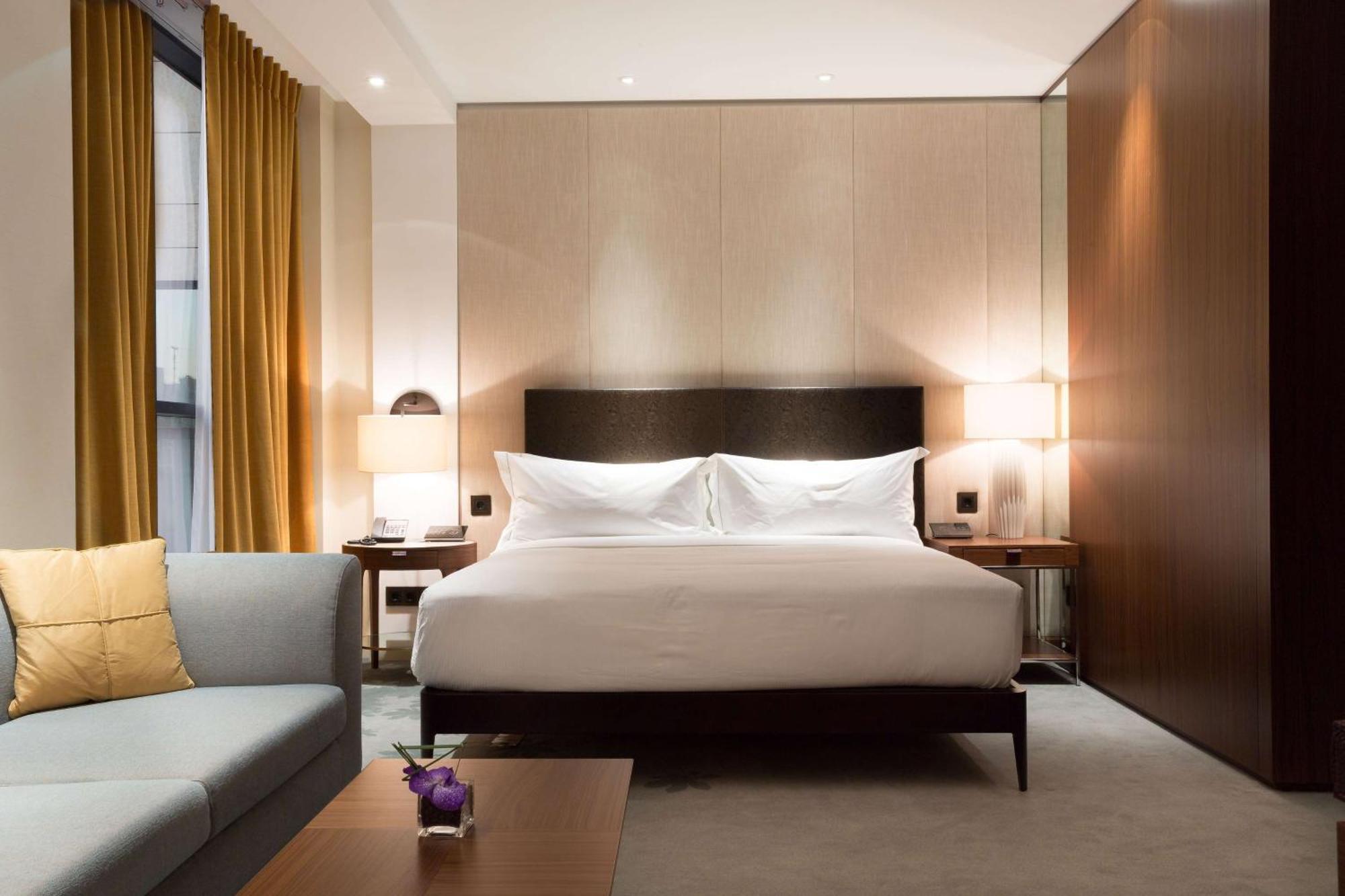 Executive King Room Lounge Access