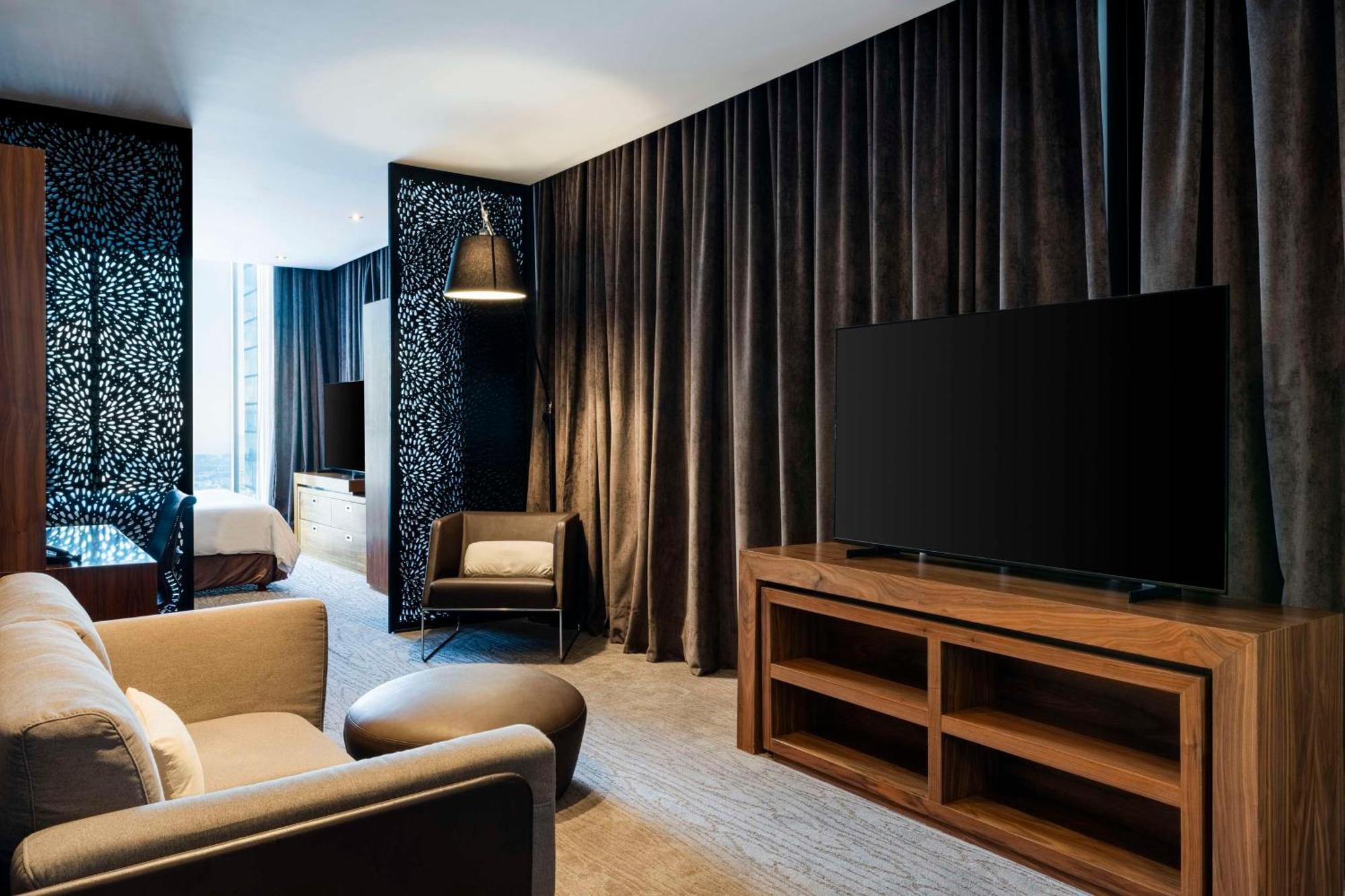 Junior King Suite Seating Area