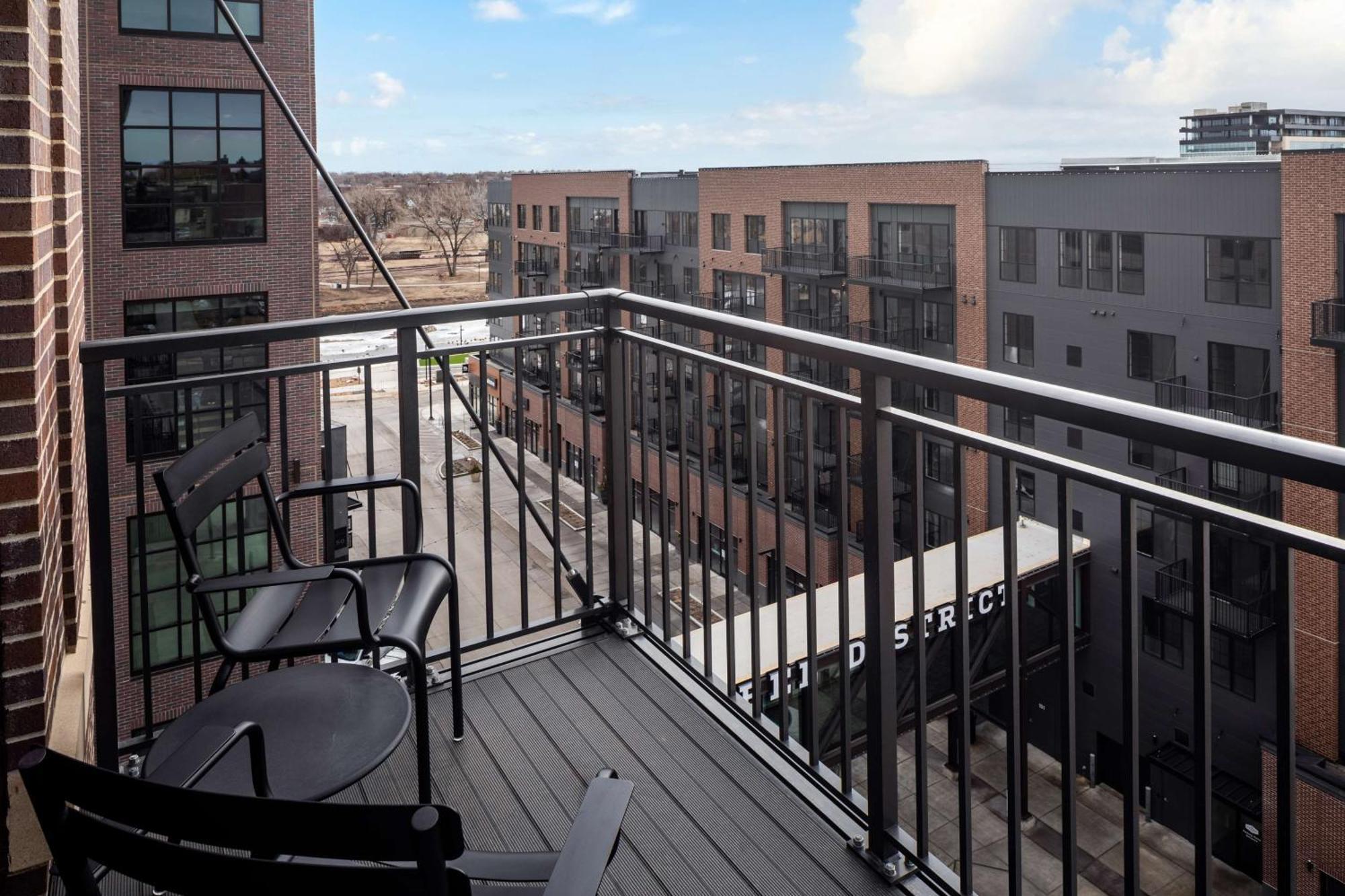Corner King Room with Balcony and Steel District View