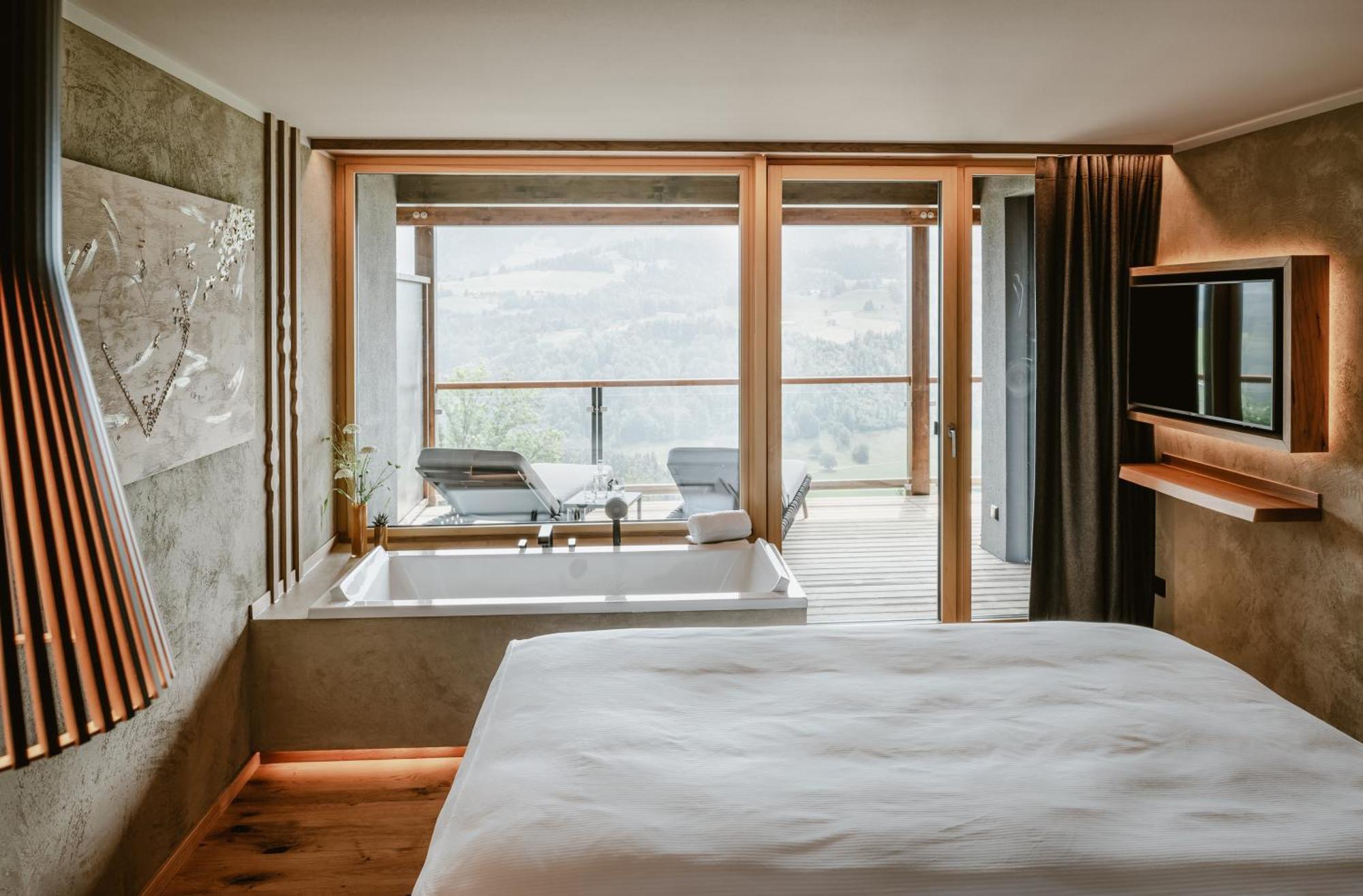 Suite mit Bergblick