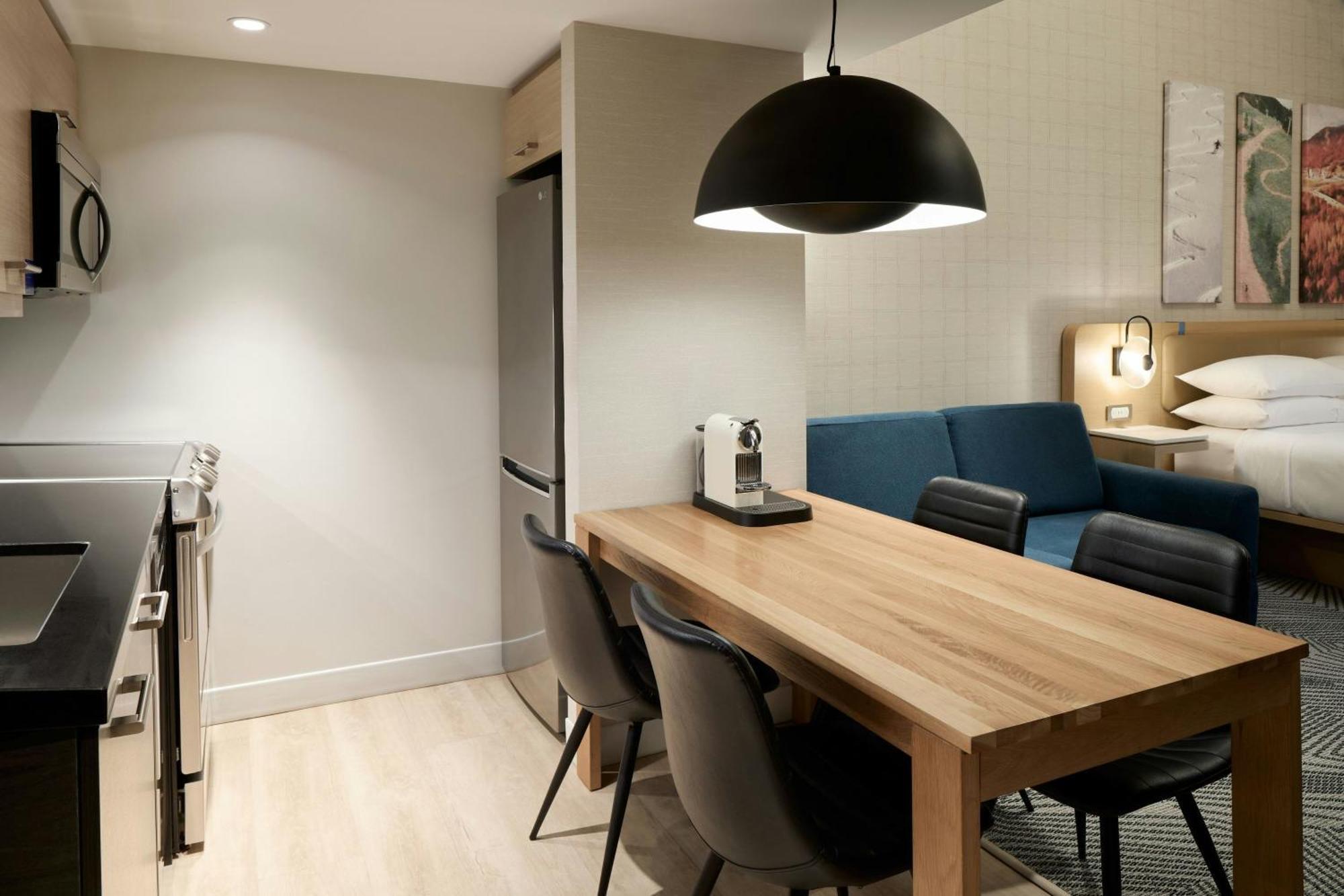 Family Penthouse One King Bed Two Double Beds Sofa Bed