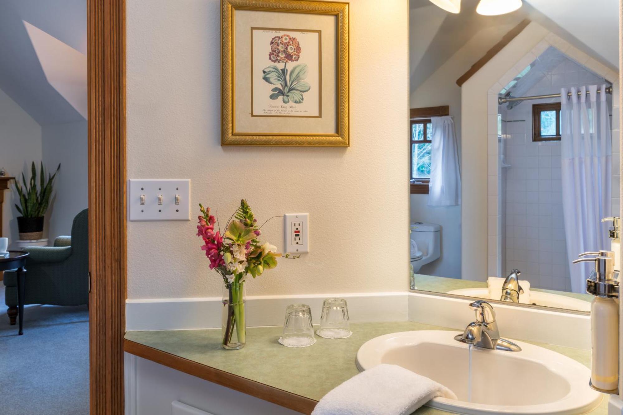 Tapestry Room-King Ocean View Soaking Tub Top Floor-Adults Only-No Pets