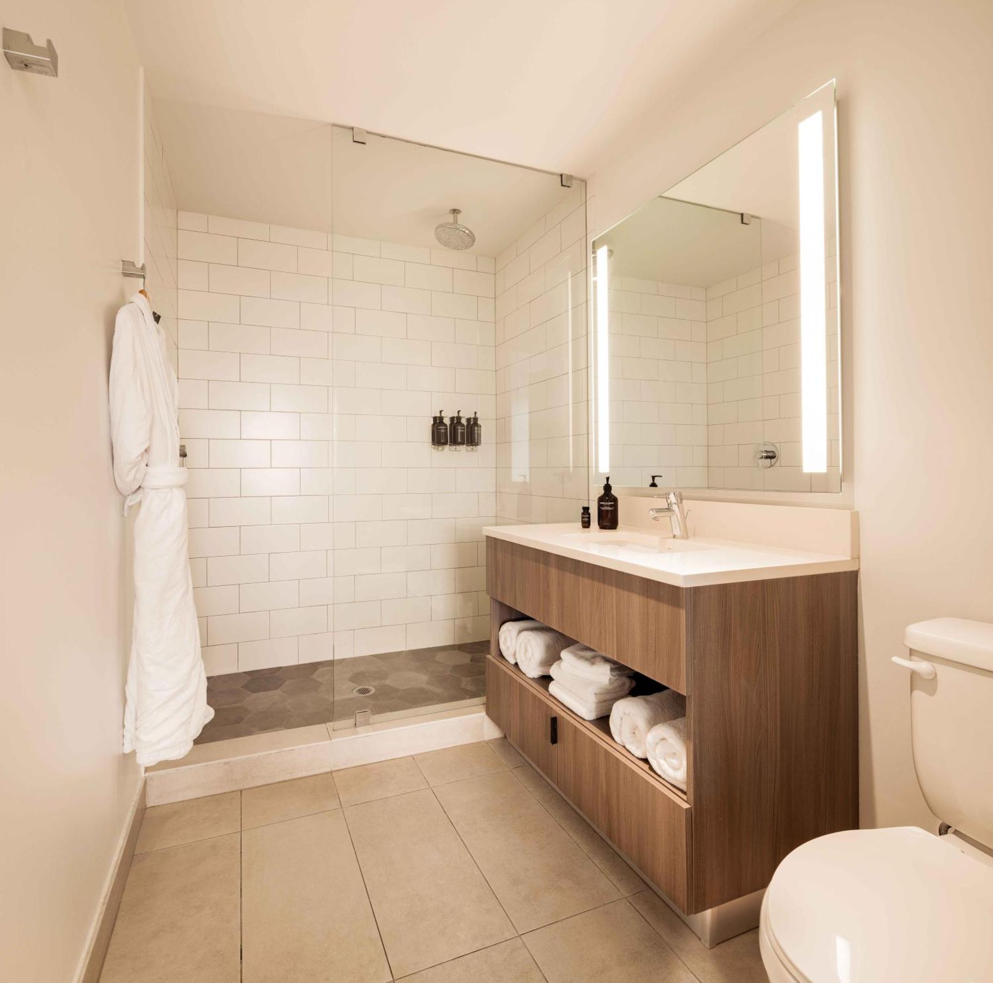 Three-Bedroom Apartment Water View