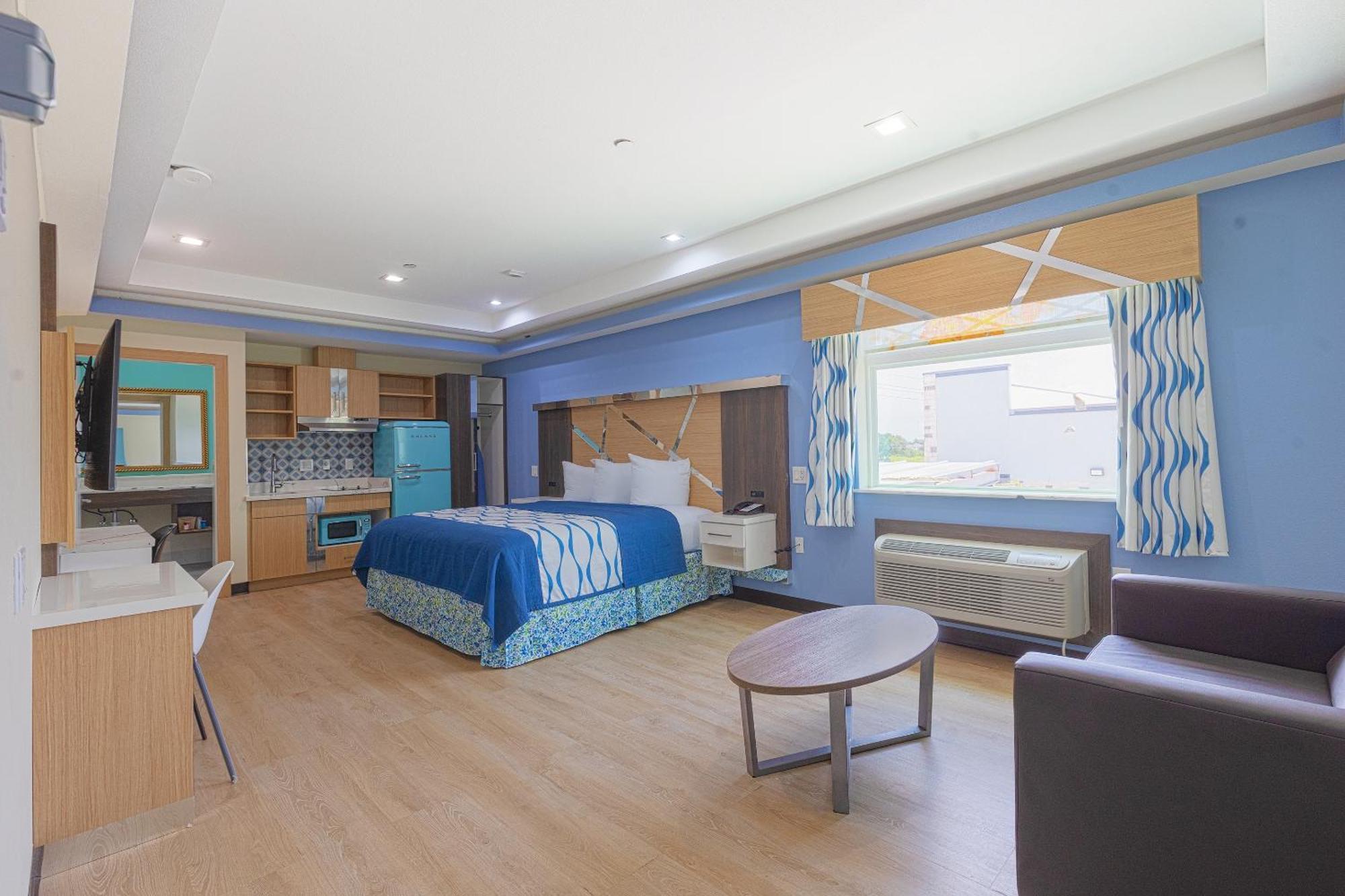 King Bed with Kitchenette