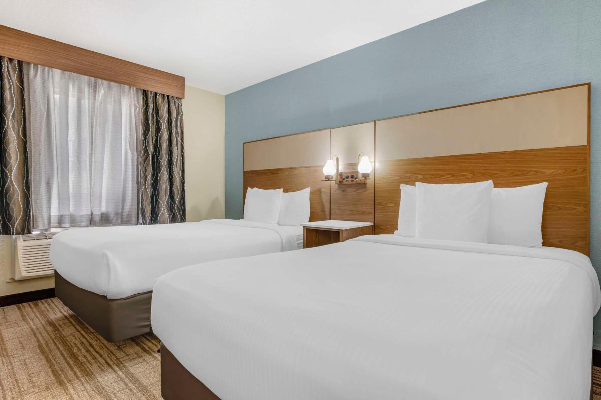 One-Bedroom Double Suite Two Double Beds Full Kitchen Sofa Non-Smoking