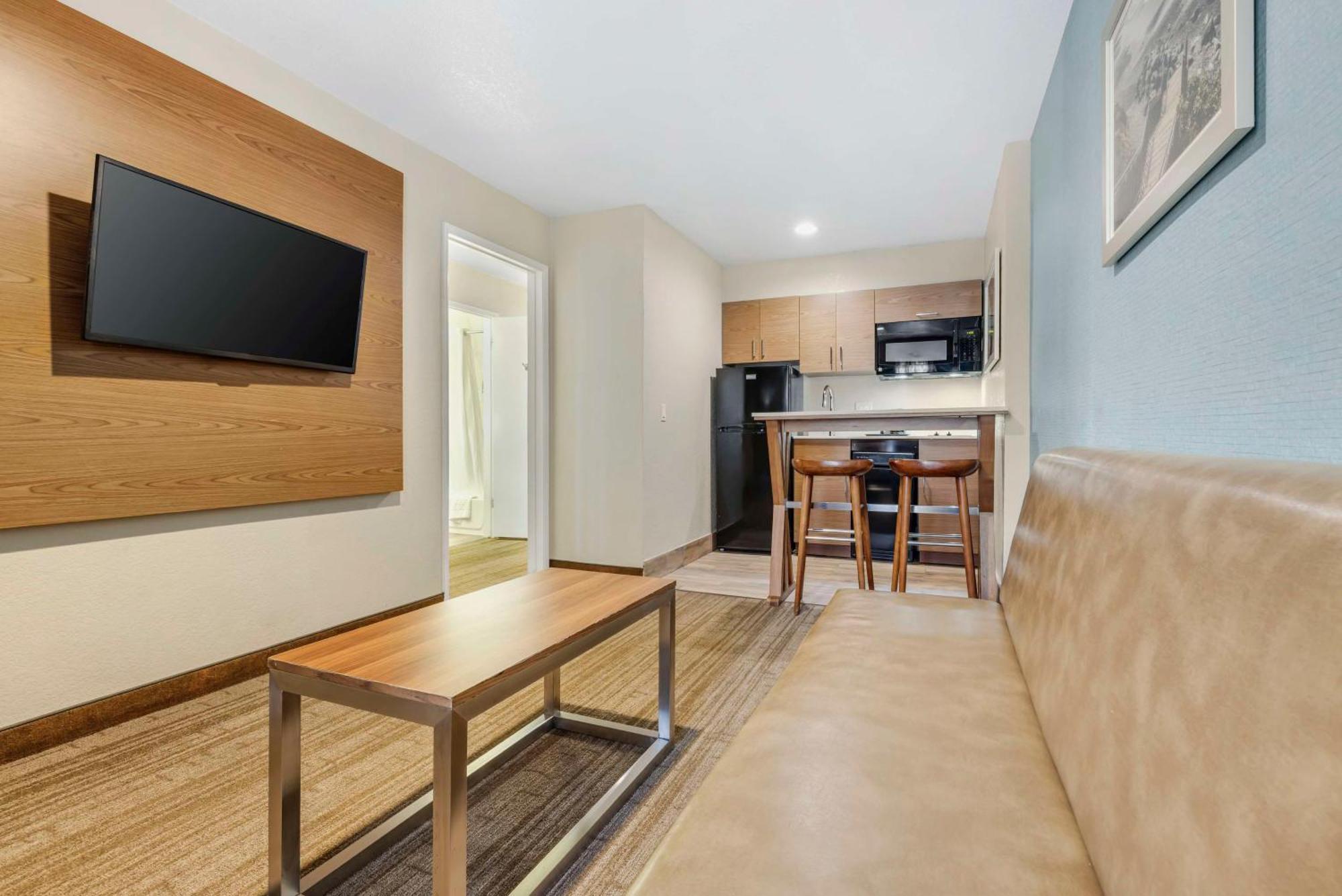 One-Bedroom King Suite Full Kitchen Sofa Non-Smoking
