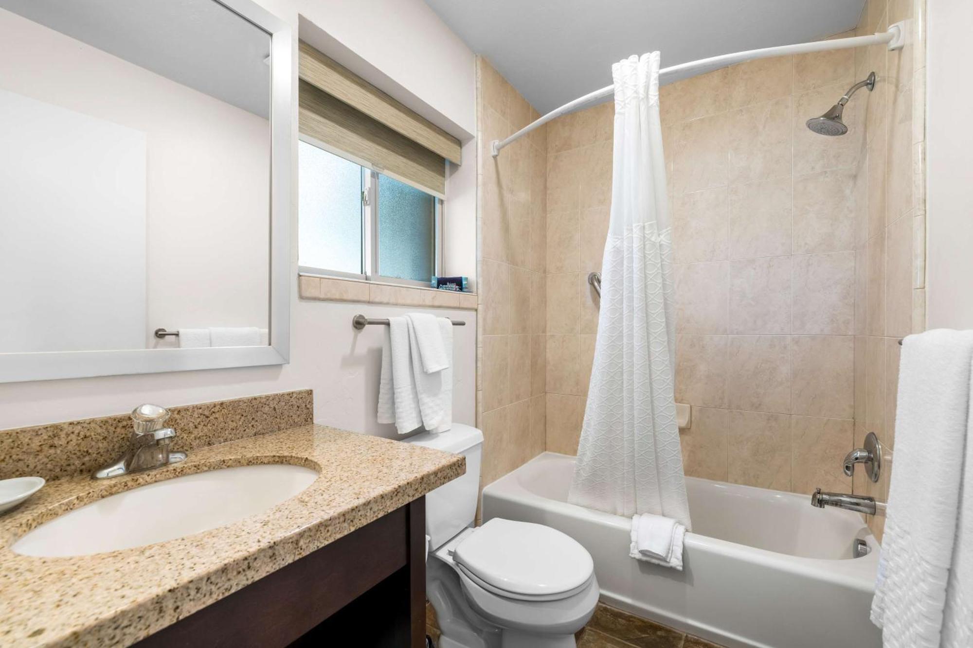 Queen Room Two Queen Beds River View Non smoking