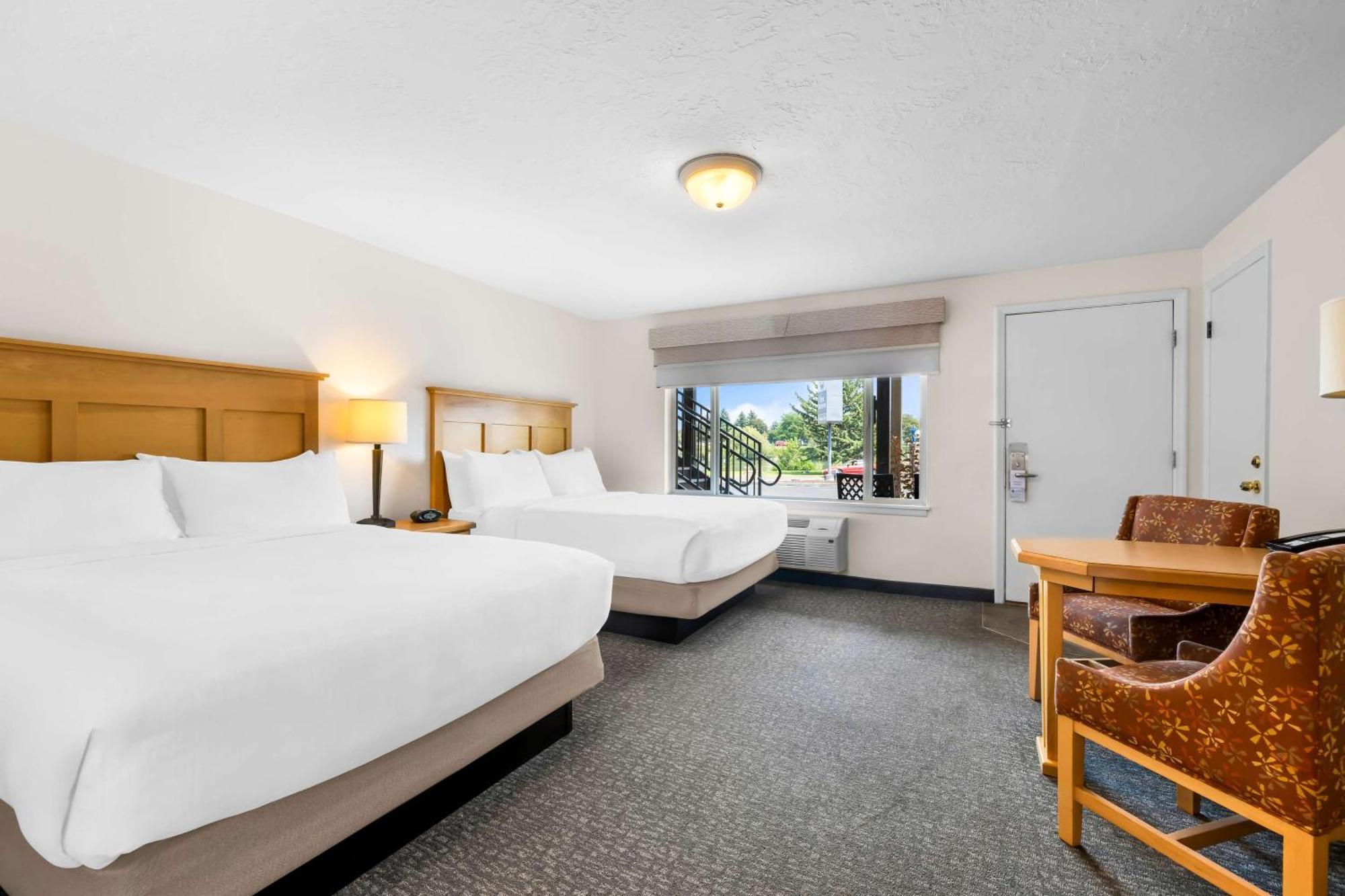 Queen Room Two Queen Beds River View Non smoking