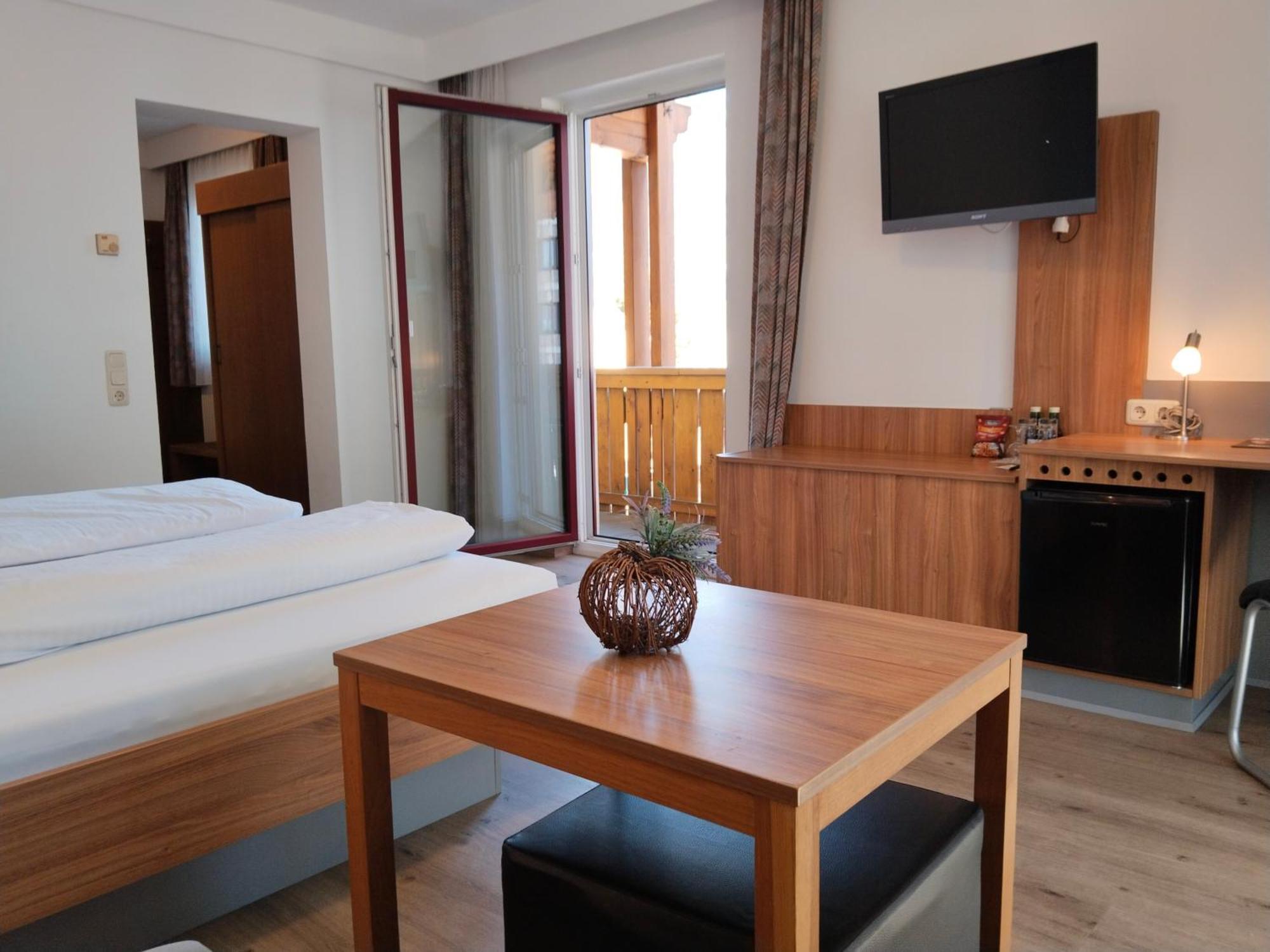 Deluxe Double Room Bath