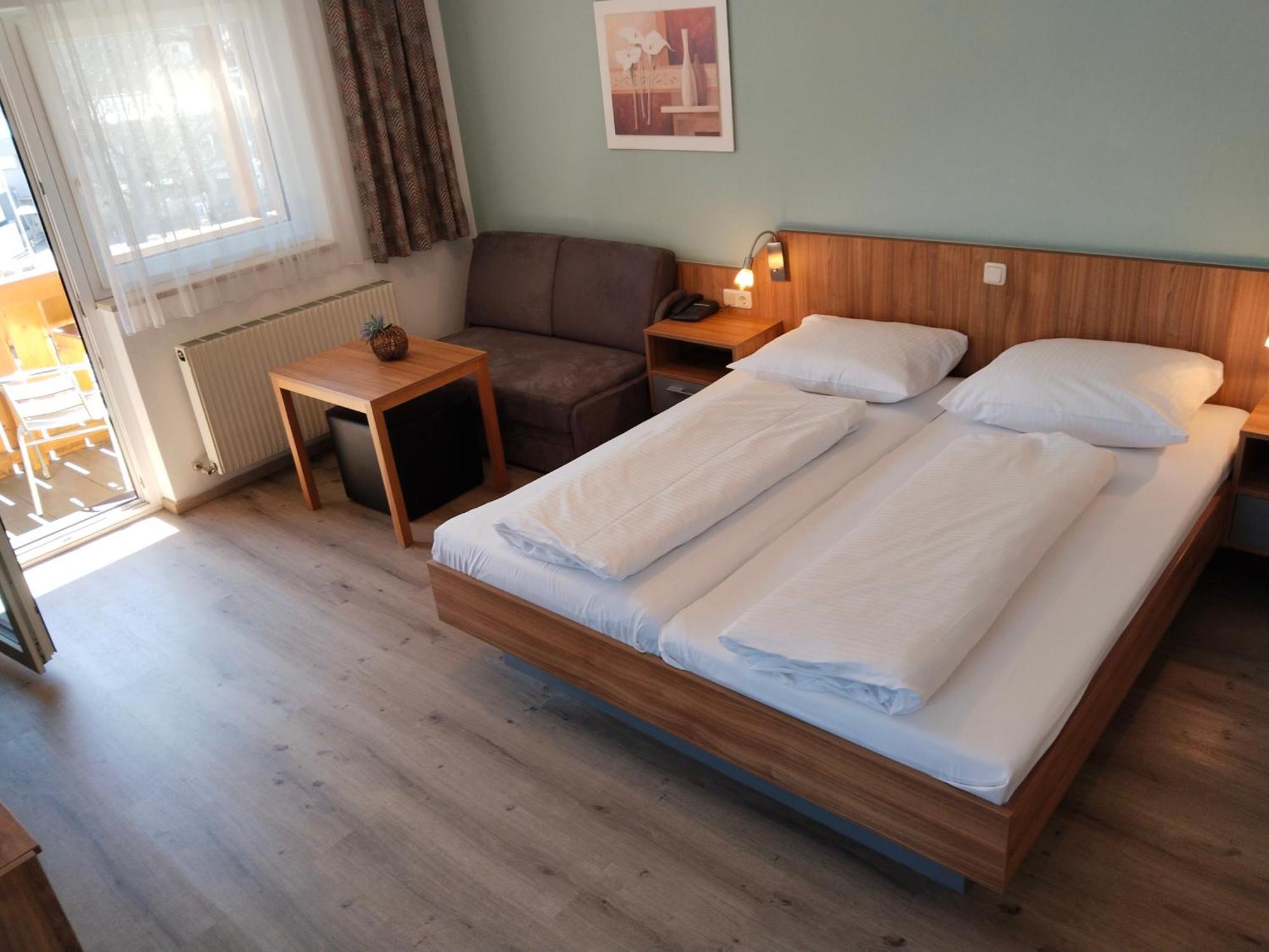 Deluxe Double Room Bath