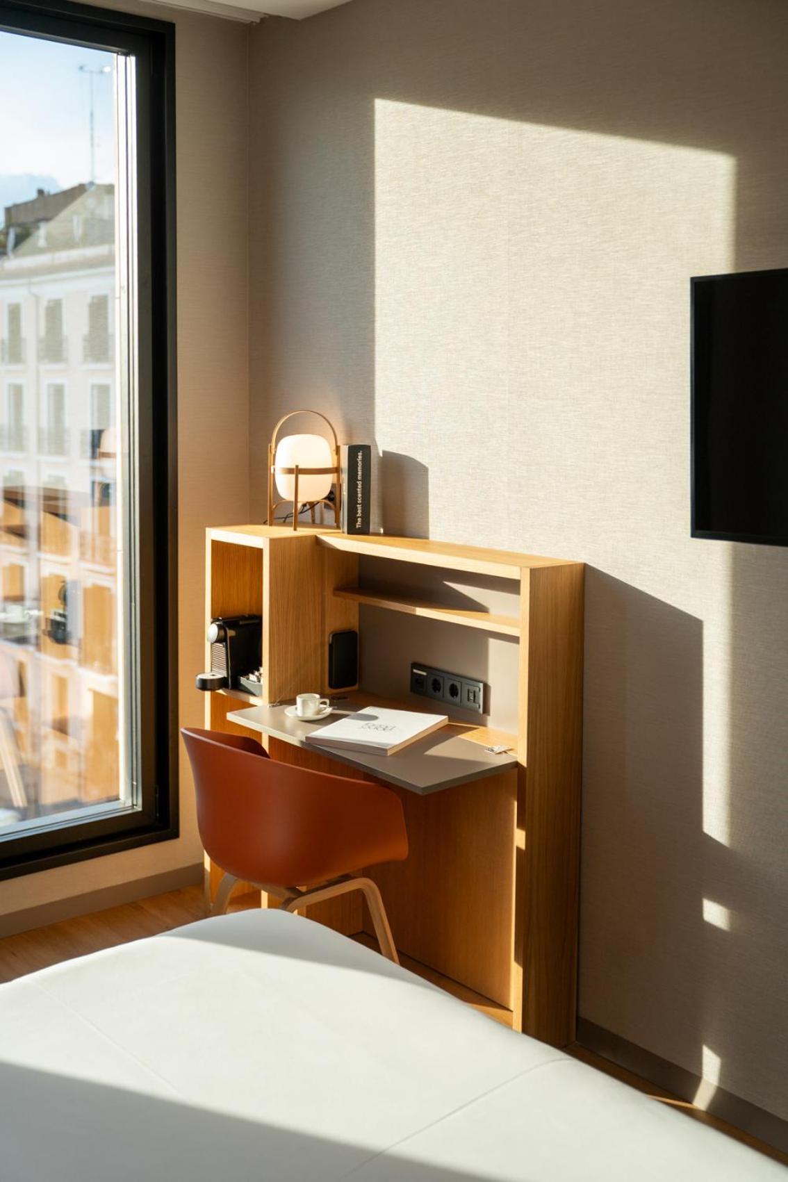 Deluxe Double Room Plaza View