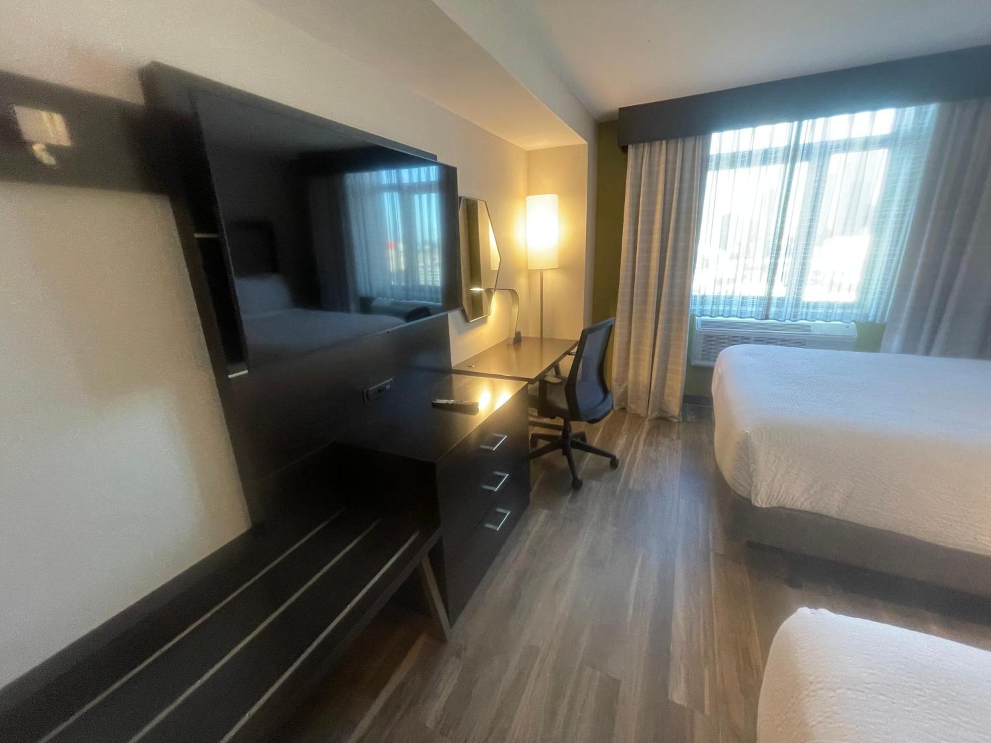 Standard Queen Room