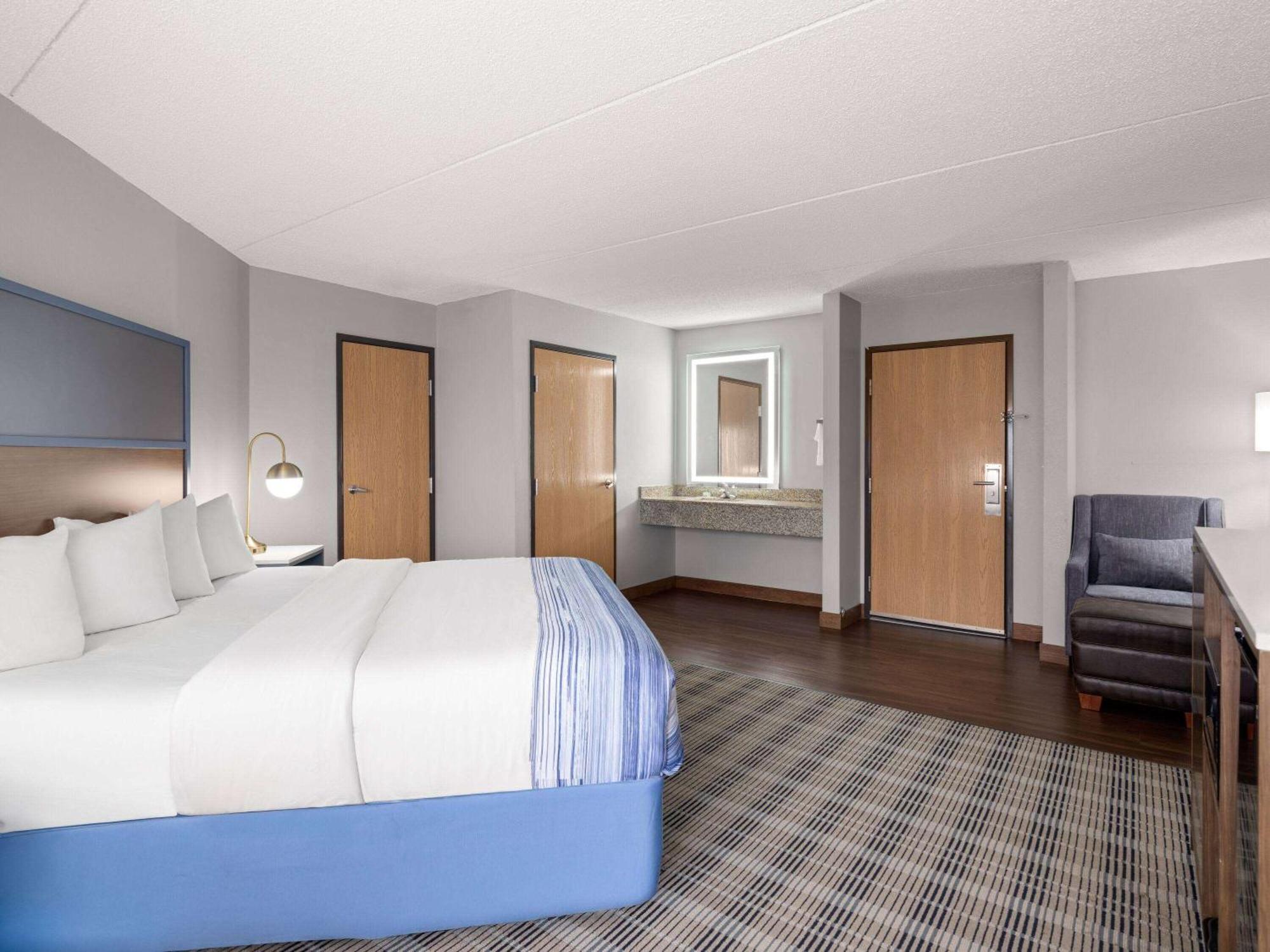 King Room Mobility Access or Non-Smoking
