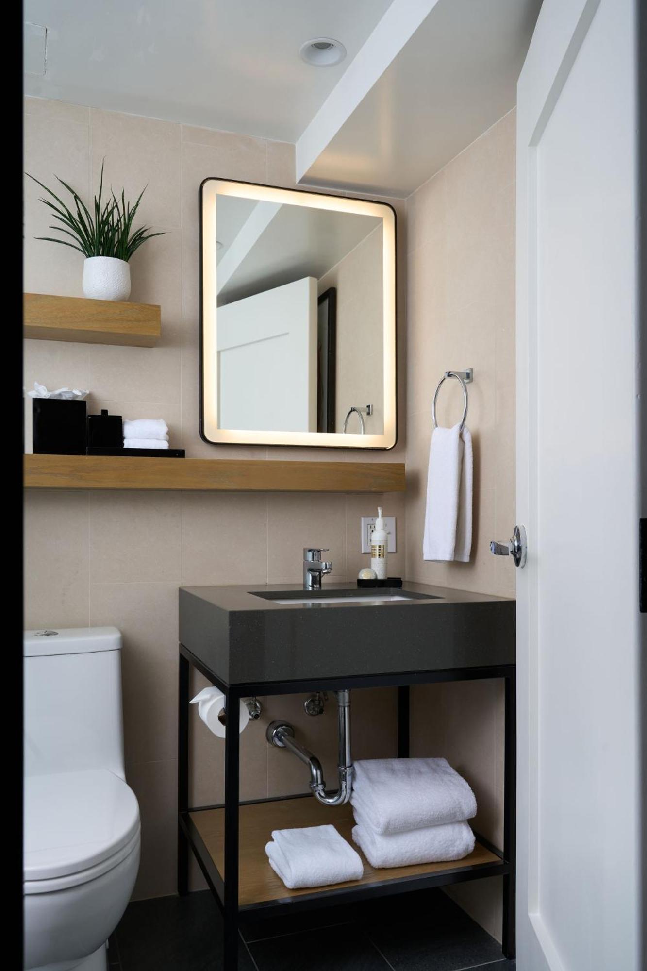 King Guestroom