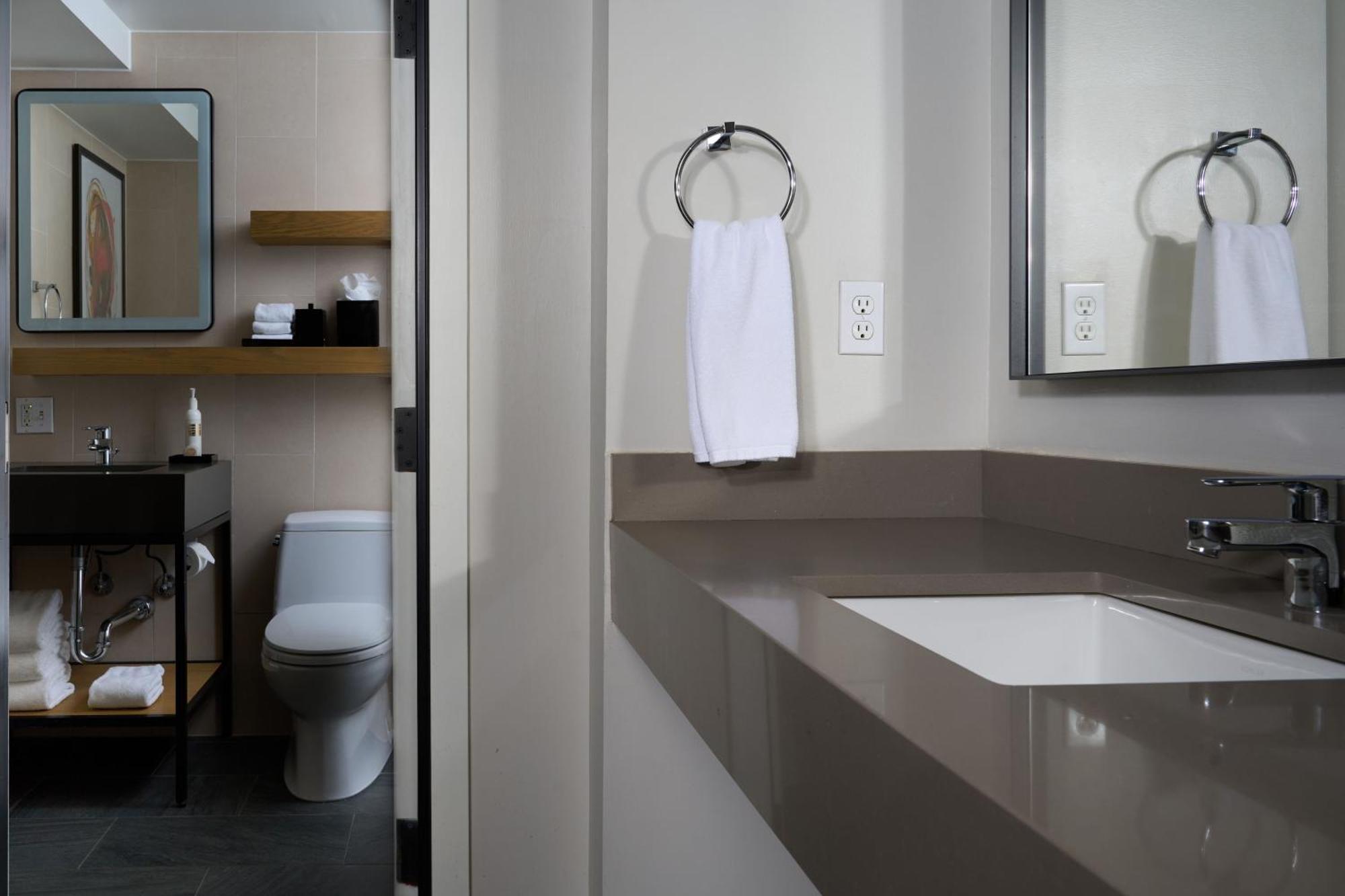 Deluxe Double Guestroom