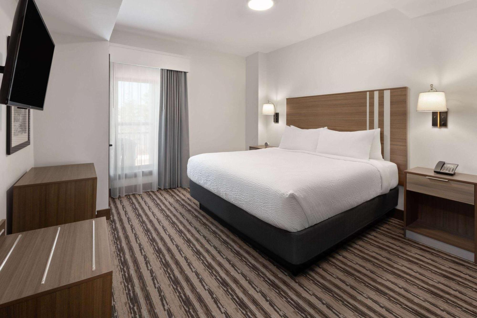 One-Bedroom King Suite with Sunset View - Non-Smoking
