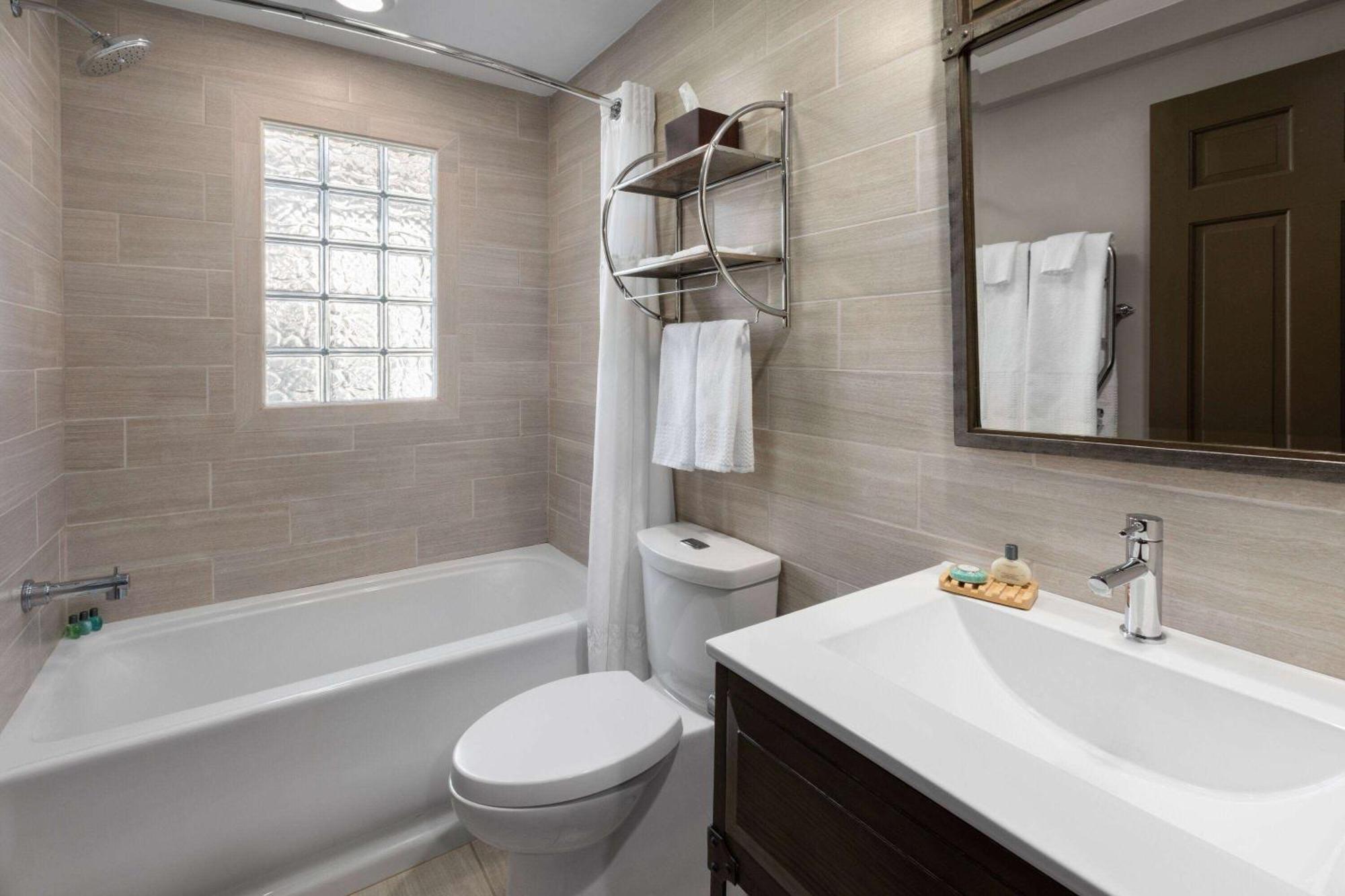 Queen Inn Studio - Dog Friendly/Non-Smoking