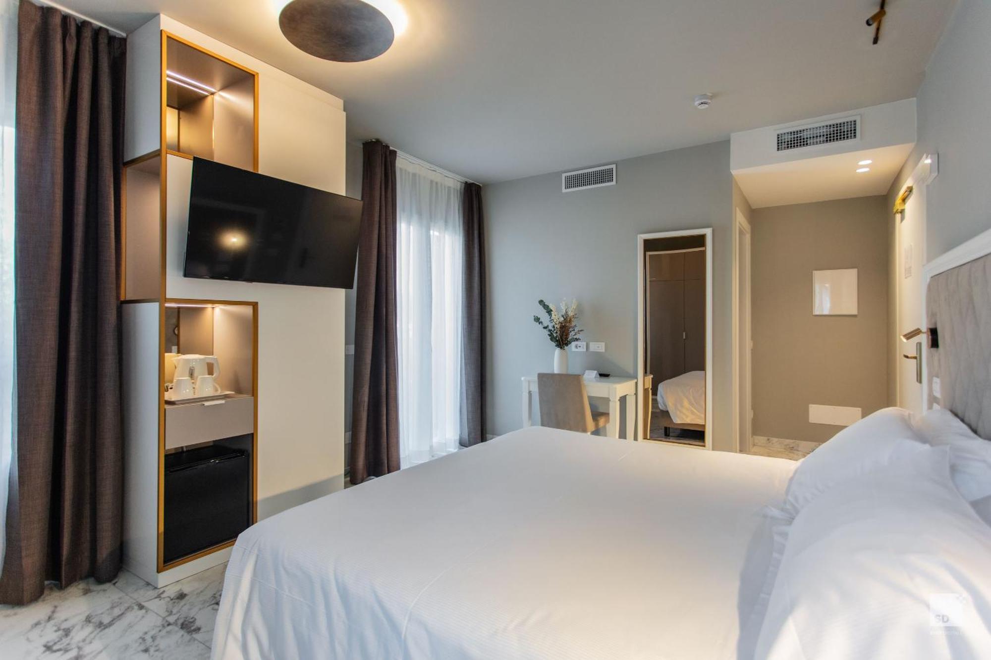 Large Double or Twin Room