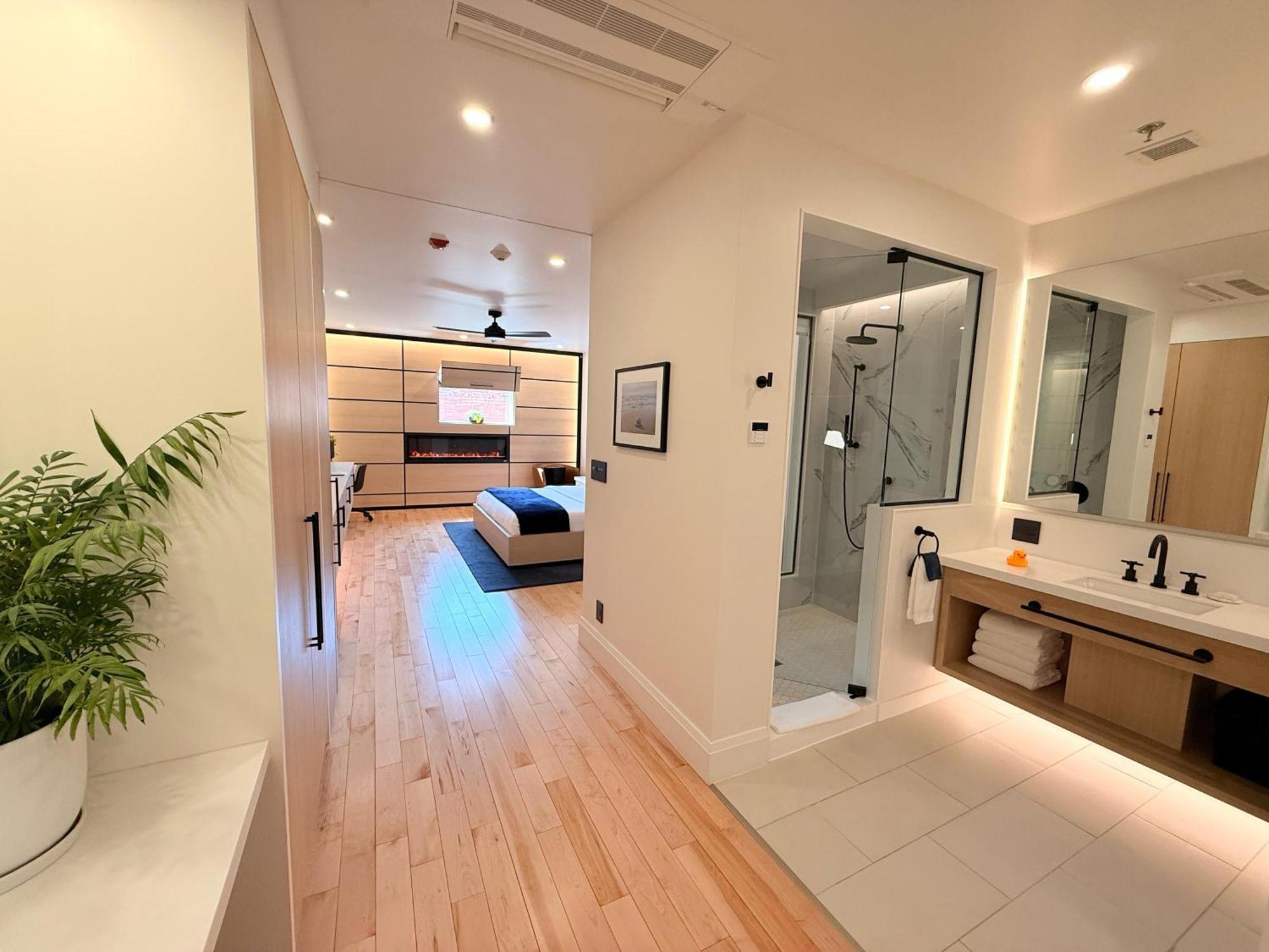 Superior King Suite